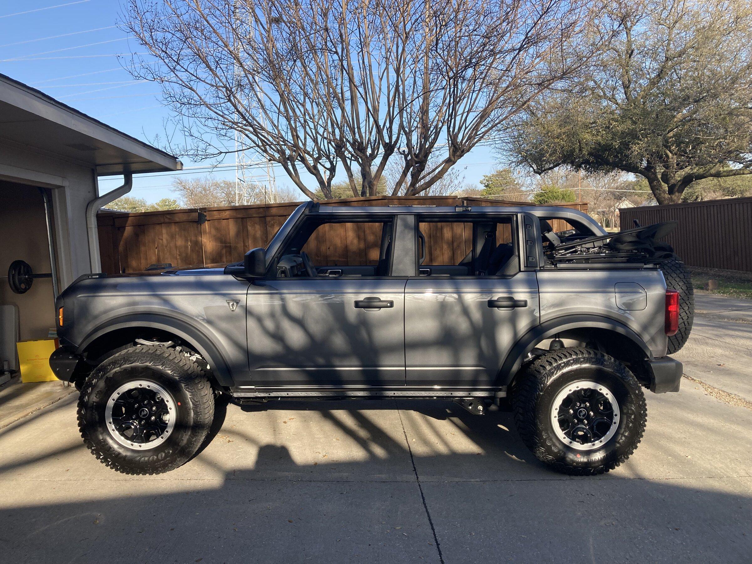 Ford Bronco CARBONIZED GRAY Bronco Club IMG_3546
