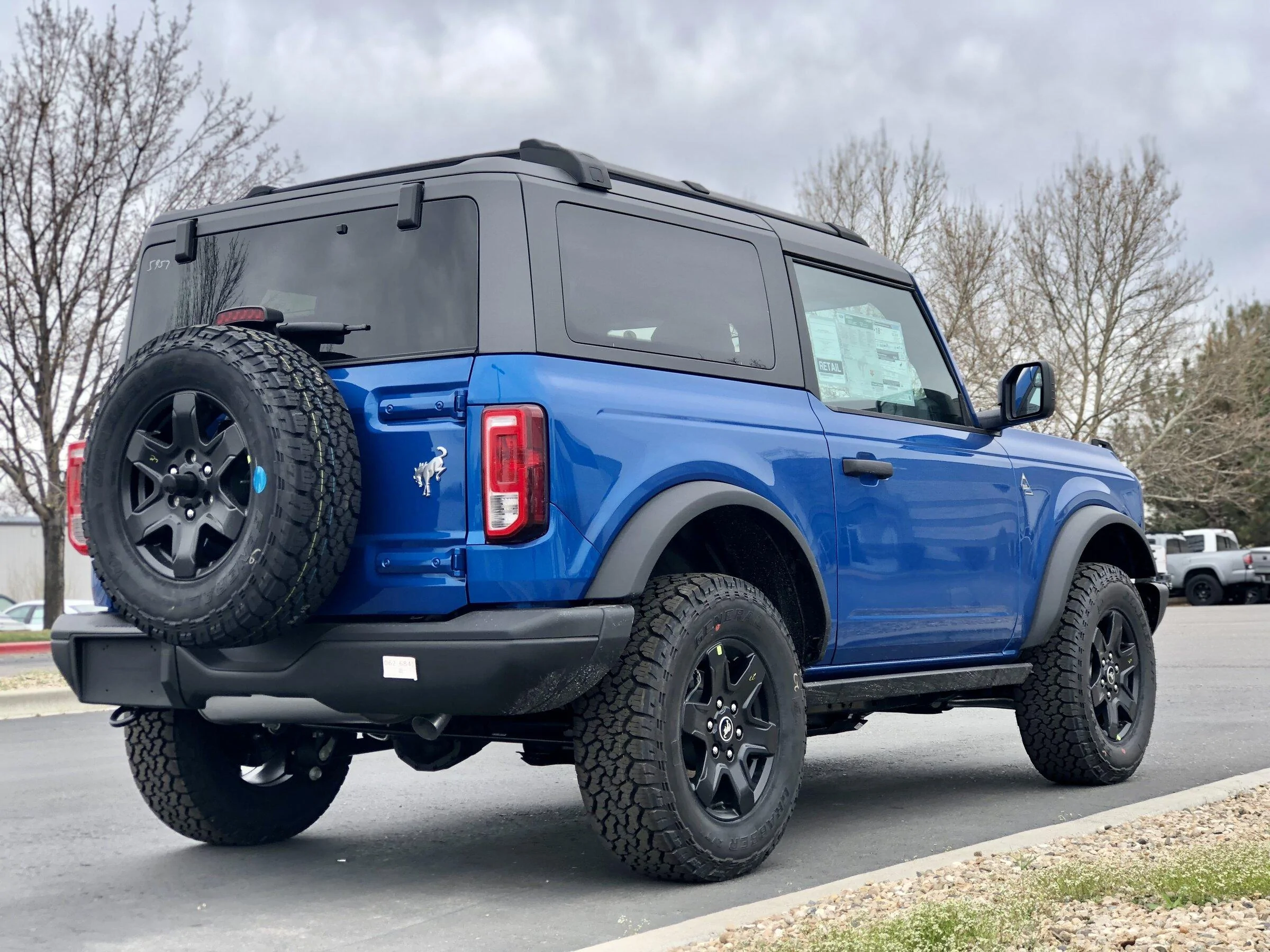Ford Bronco VELOCITY BLUE Bronco Club 96D17710-00EA-49AC-B96A-4BB53F0D01DD