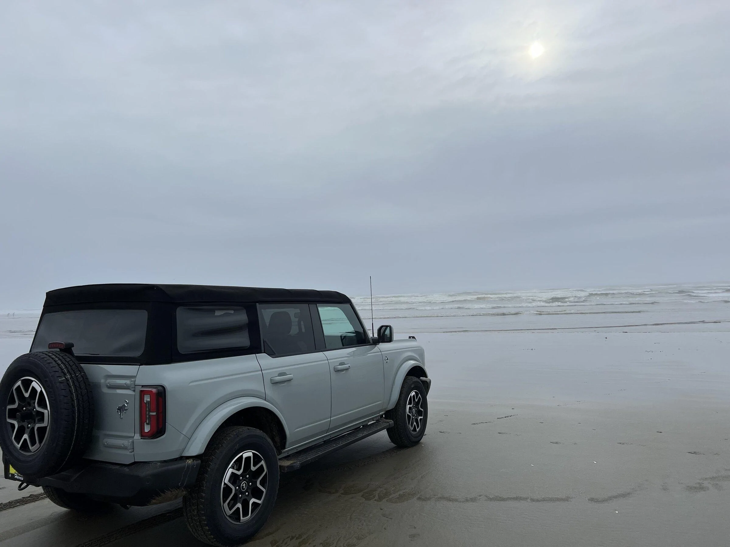 Ford Bronco Bronco met the Pacific Ocean 6560F18C-3FDD-4402-AB48-3D738B83AD23