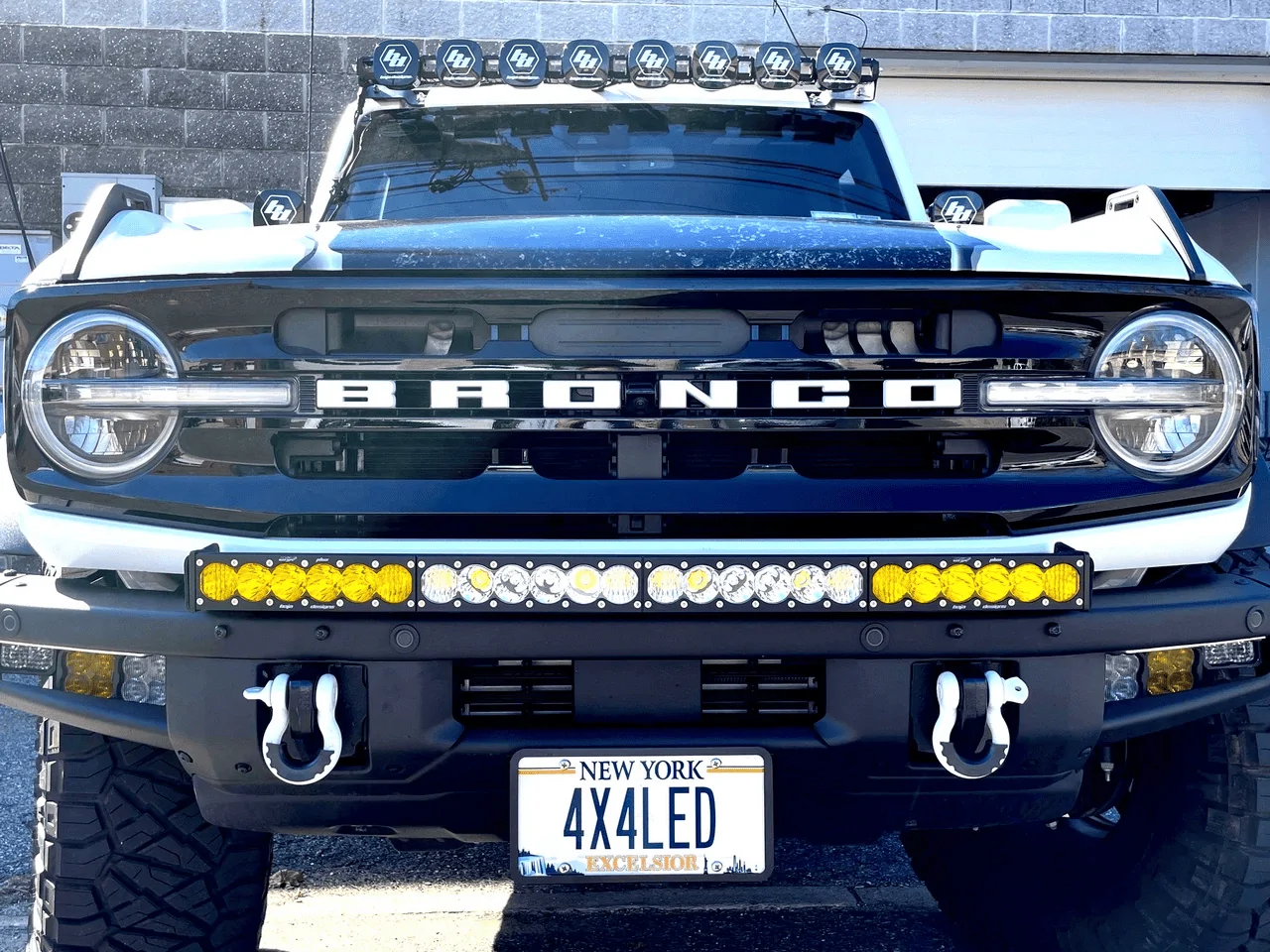 Ford Bronco Off road light bar placement 1648477295910