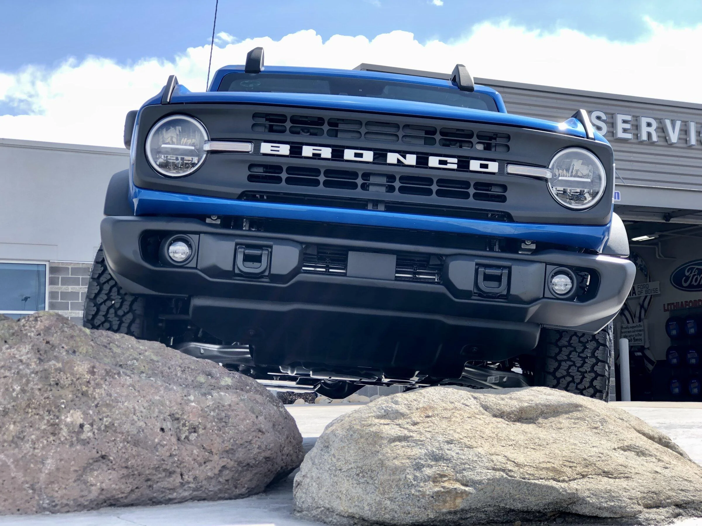 Ford Bronco VELOCITY BLUE Bronco Club 0B3D00A7-300B-4941-8FE3-02D33661B6BA