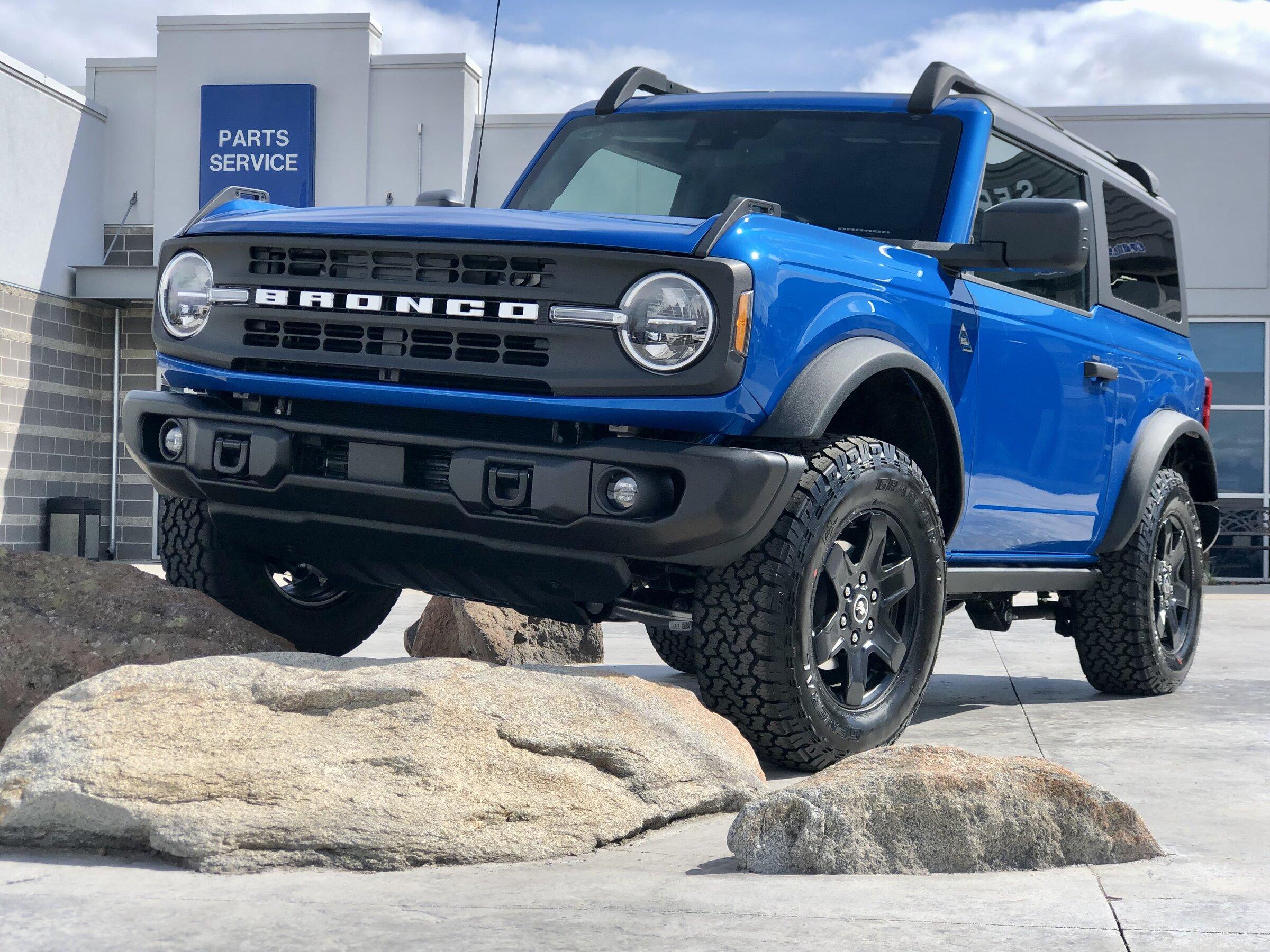 Ford Bronco VELOCITY BLUE Bronco Club D7B8A913-3819-4E67-AAF7-B37FAA2EA52E
