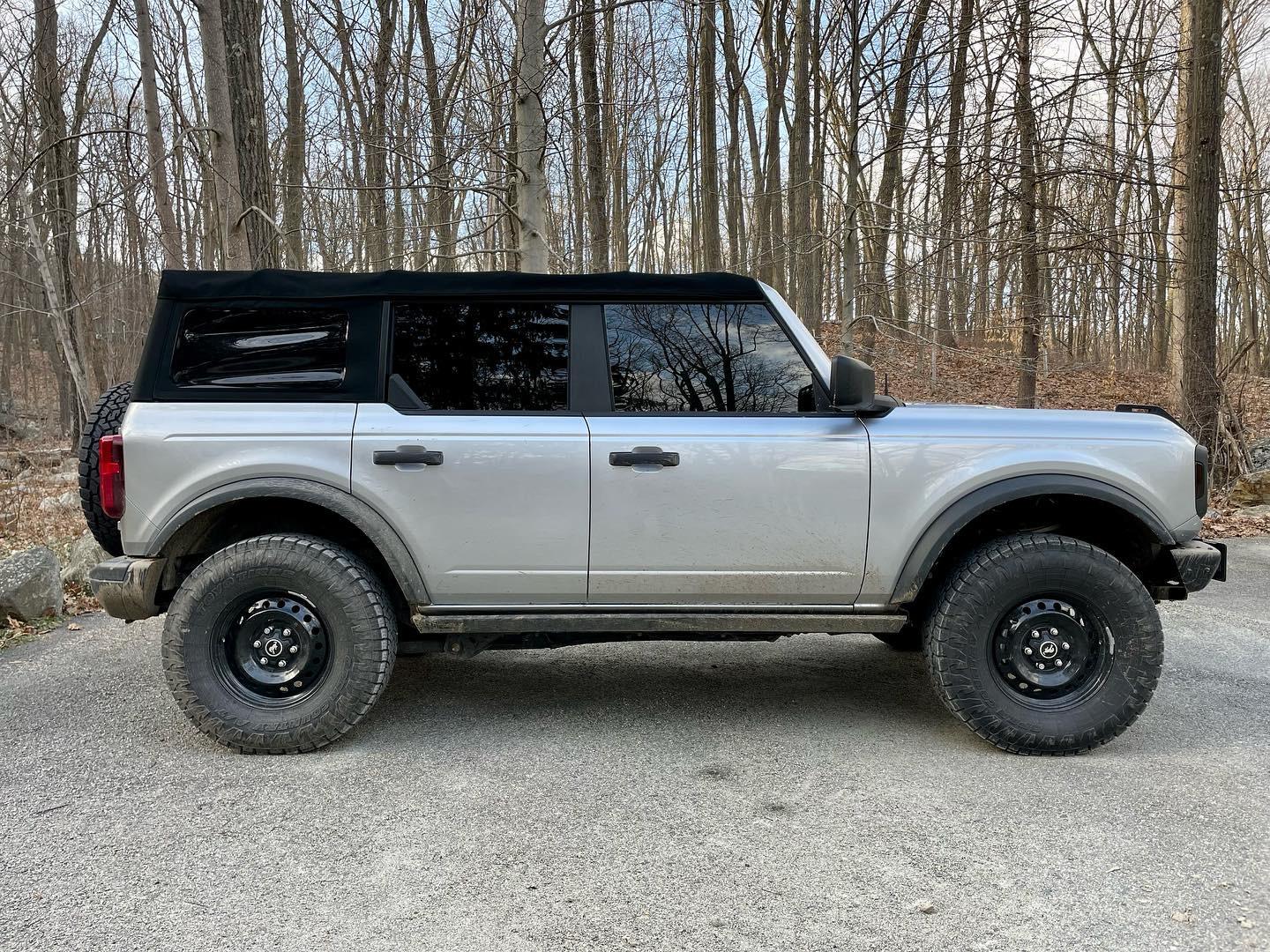 Ford Bronco ICONIC SILVER Bronco Club EAC9EC04-BFCB-413B-8D6F-6CD60744FC26
