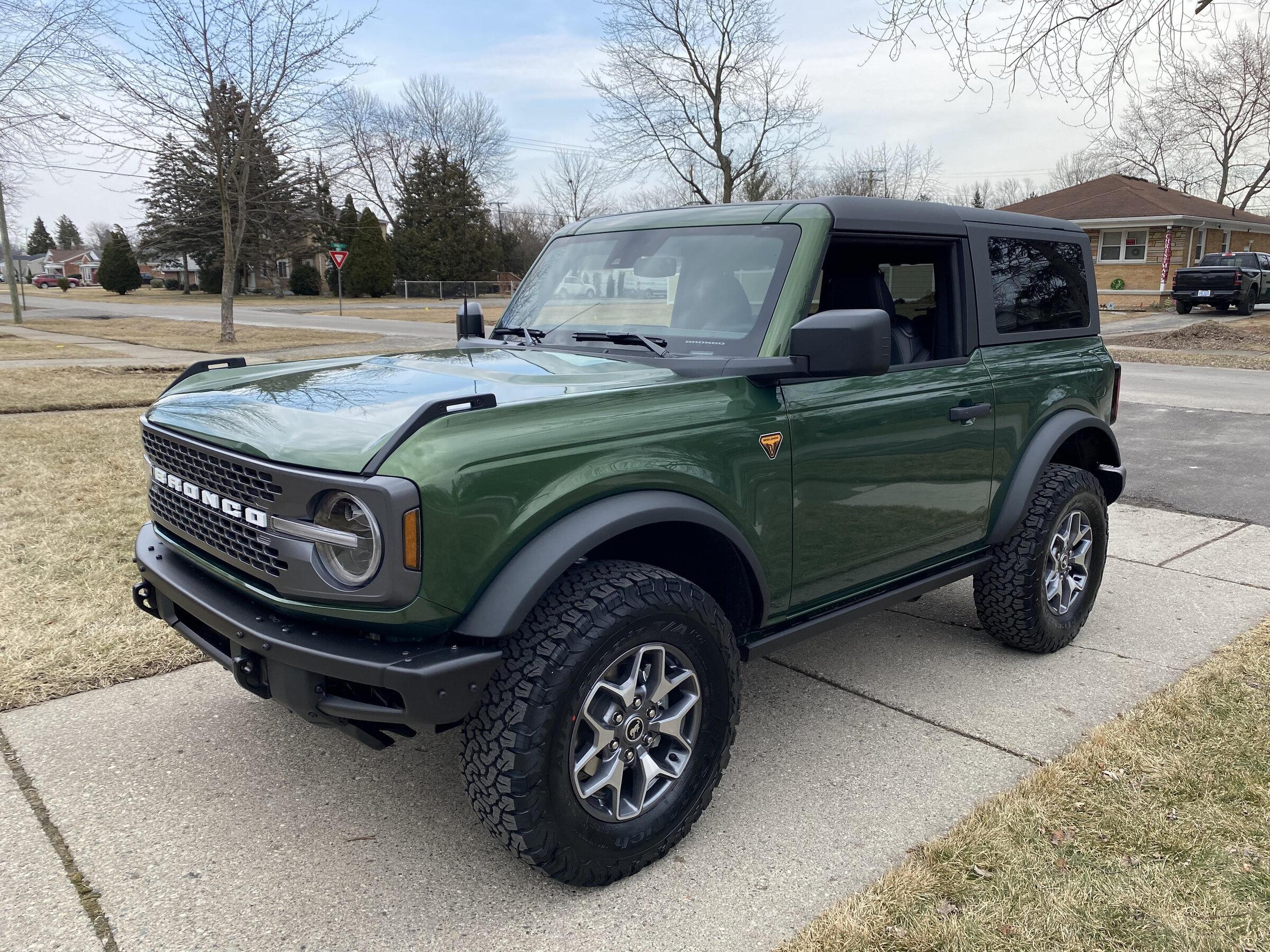 Ford Bronco ERUPTION GREEN Bronco Club bronco driveway