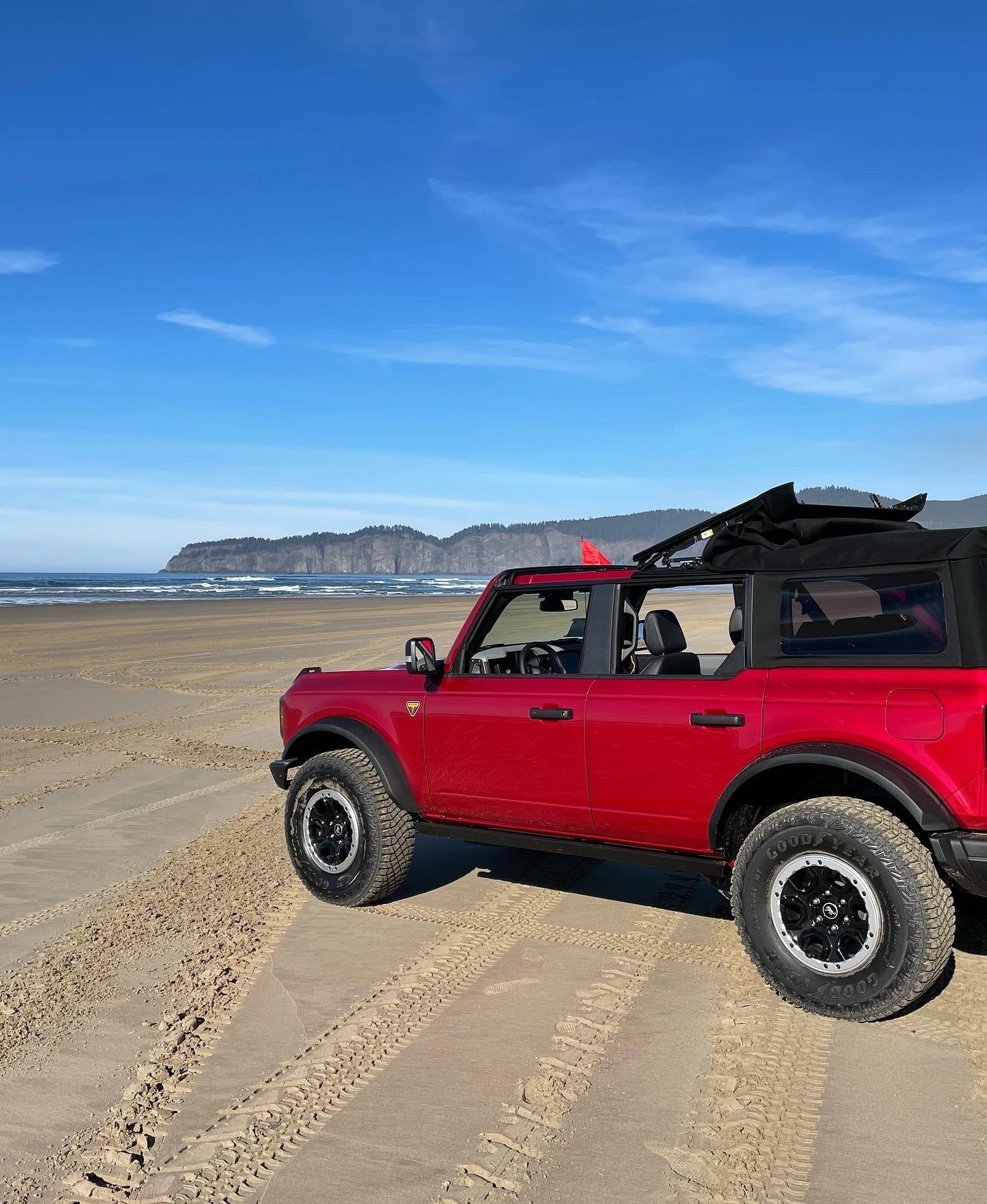 Ford Bronco Bronco met the Pacific Ocean 30D872A1-1A6F-47EB-BA18-5A06594D8FF3
