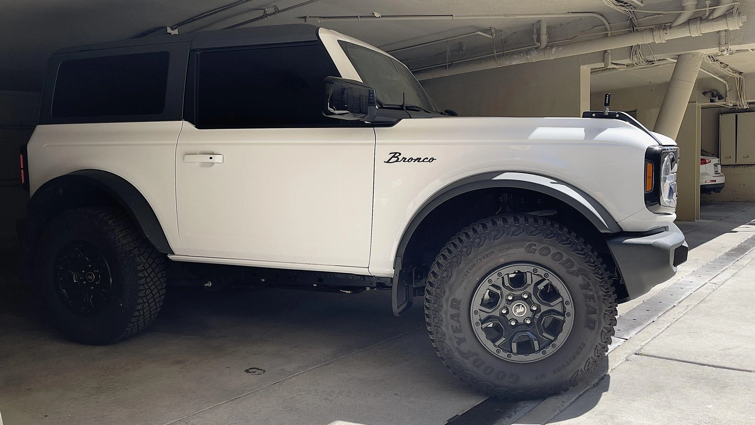 Ford Bronco Pinch weld covers! IMG_9782