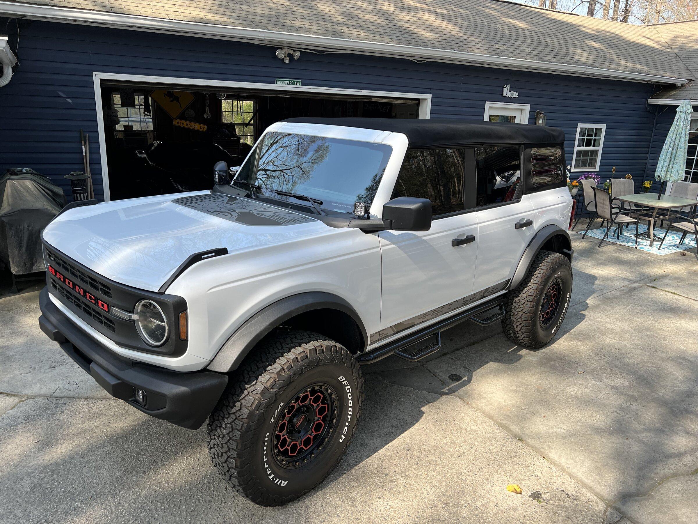 Ford Bronco OXFORD WHITE Bronco Club 6C0FE356-F4F0-414F-9D44-DC6AD45AEFC0