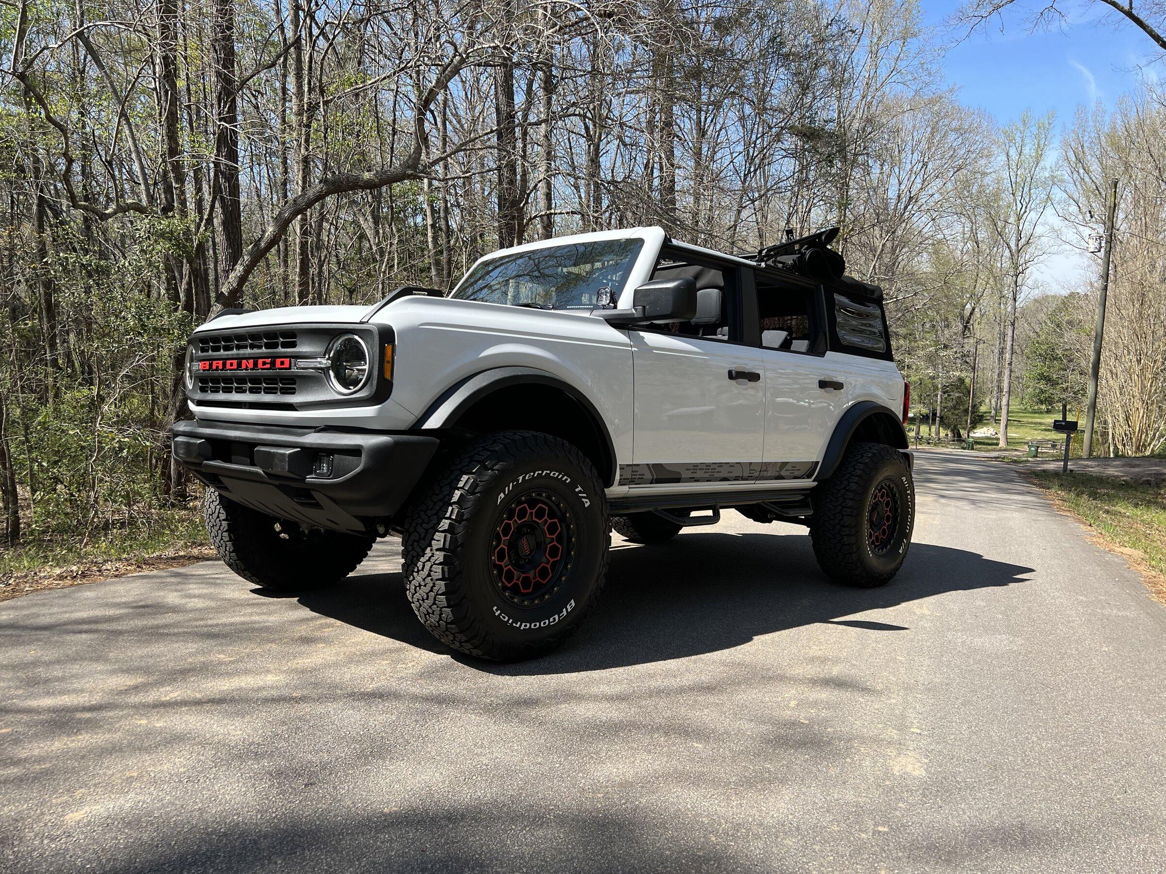 Ford Bronco OXFORD WHITE Bronco Club A0CF4B20-7618-44A5-806C-D9A4D2BACCE0