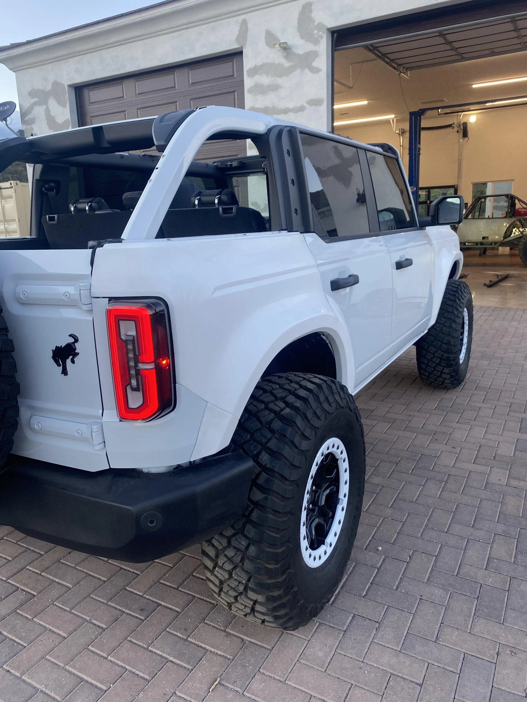 Ford Bronco OXFORD WHITE Bronco Club DF44D1F1-EB7C-4169-8FB9-836BE2D10C71
