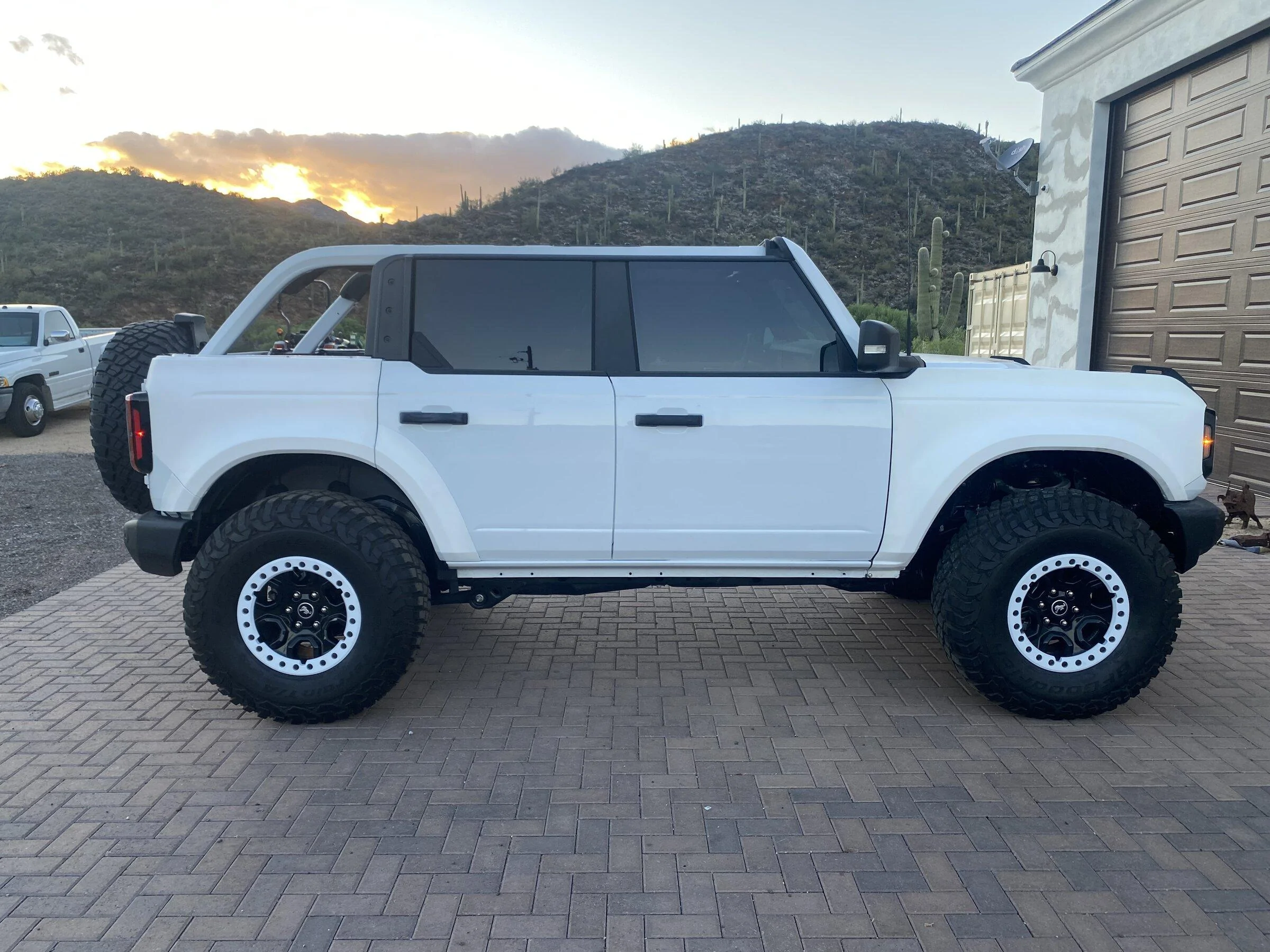 Ford Bronco OXFORD WHITE Bronco Club CCB9D4C7-6F4C-4878-8B62-16D90C200B4F