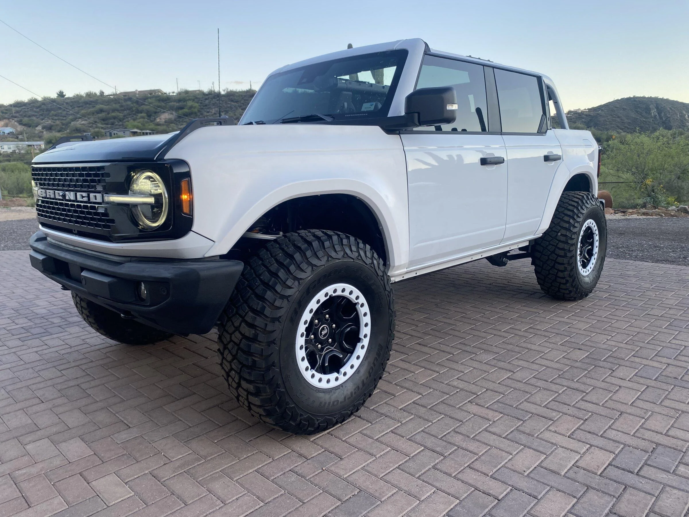 Ford Bronco OXFORD WHITE Bronco Club 0AAC45F3-653A-497F-95B3-4254192497D0