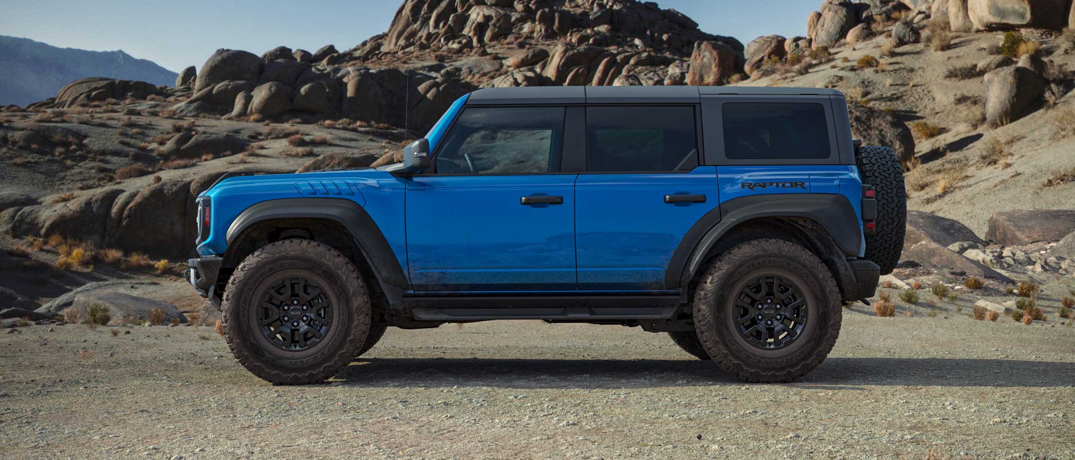 Ford Bronco VELOCITY BLUE Bronco Club BCD2FBC6-3F9C-4712-B33E-AECFA19BFCA3