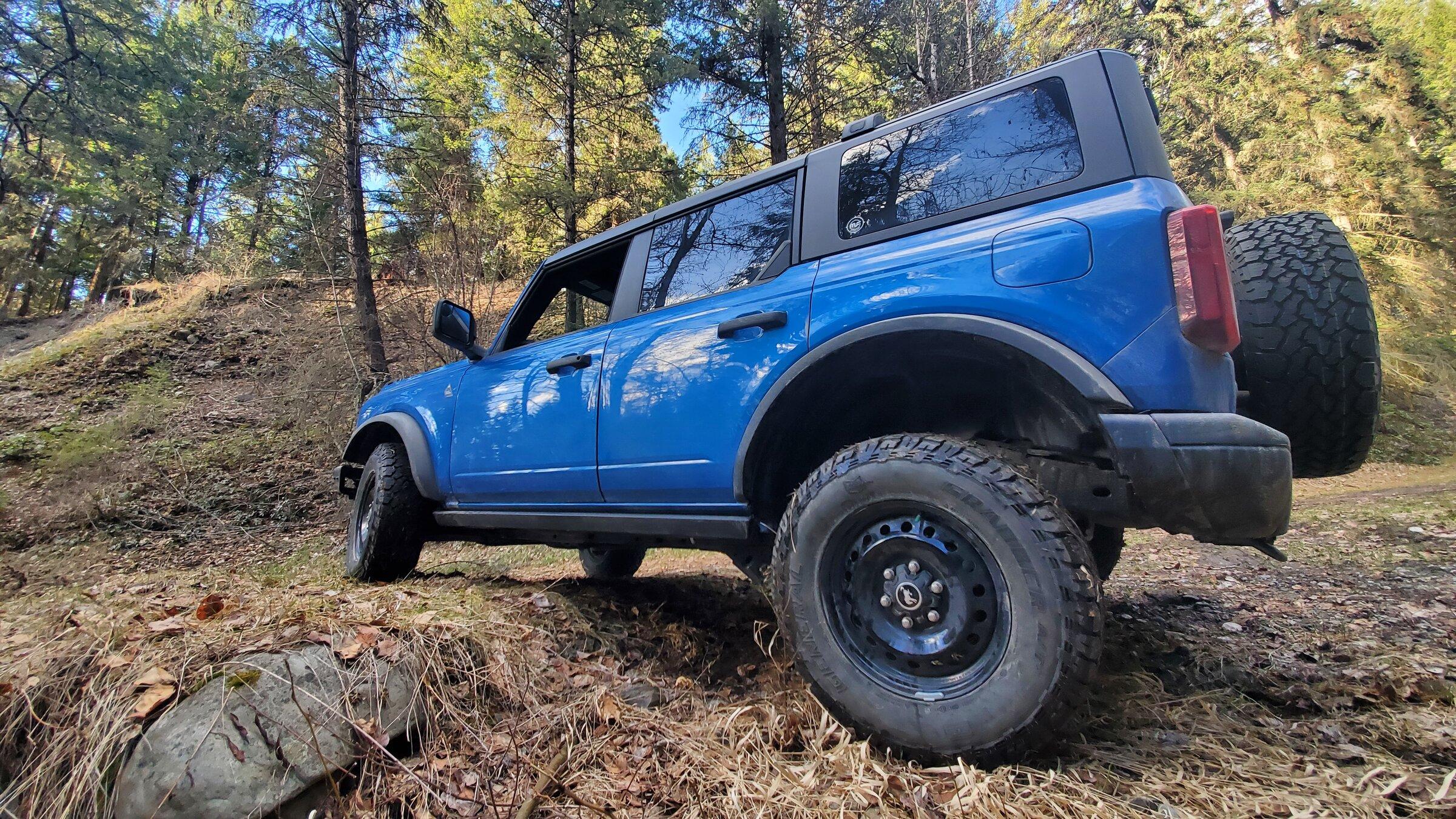 Ford Bronco VELOCITY BLUE Bronco Club 20220331_180407