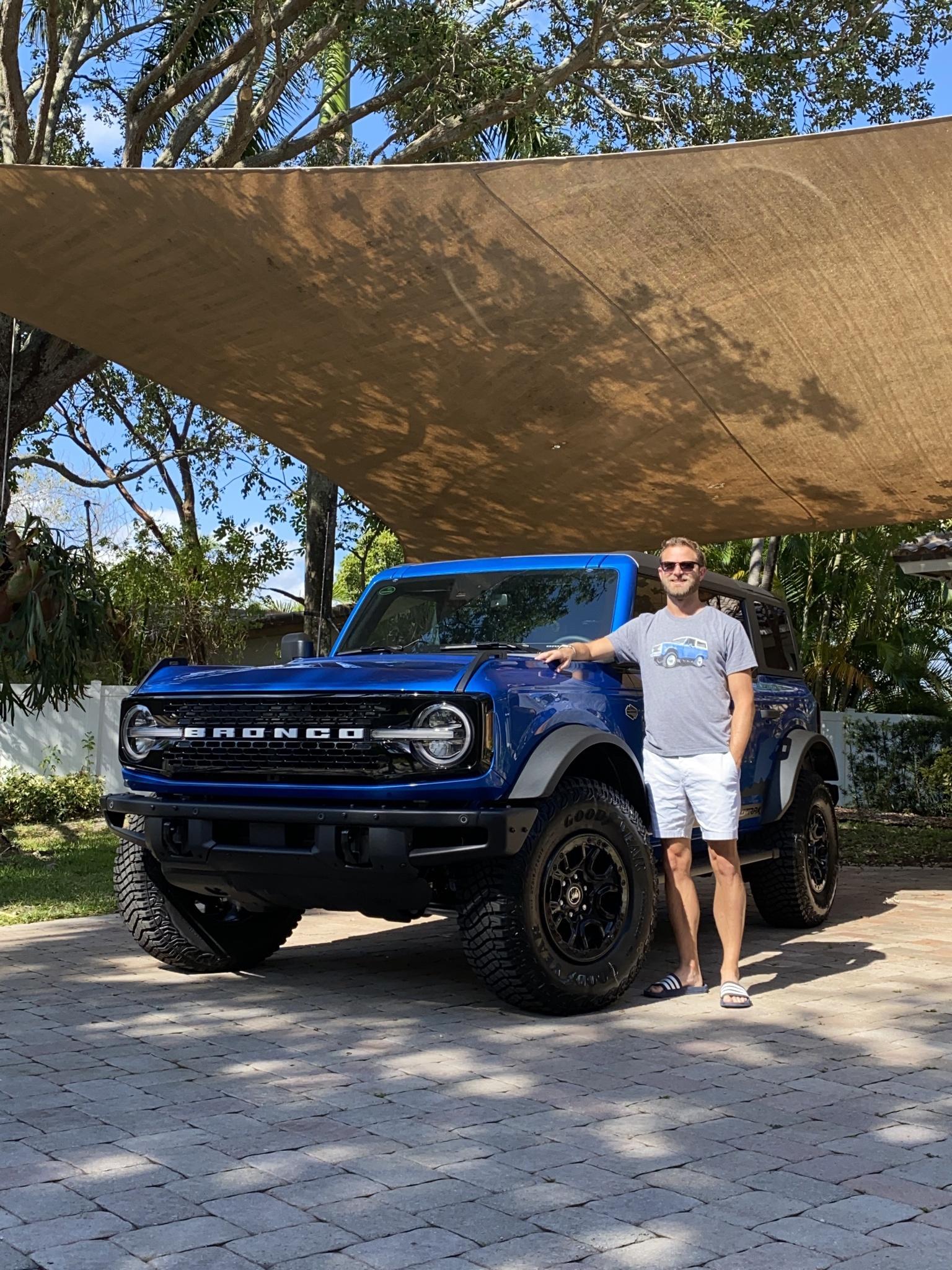 Ford Bronco VELOCITY BLUE Bronco Club 0KV2tVm