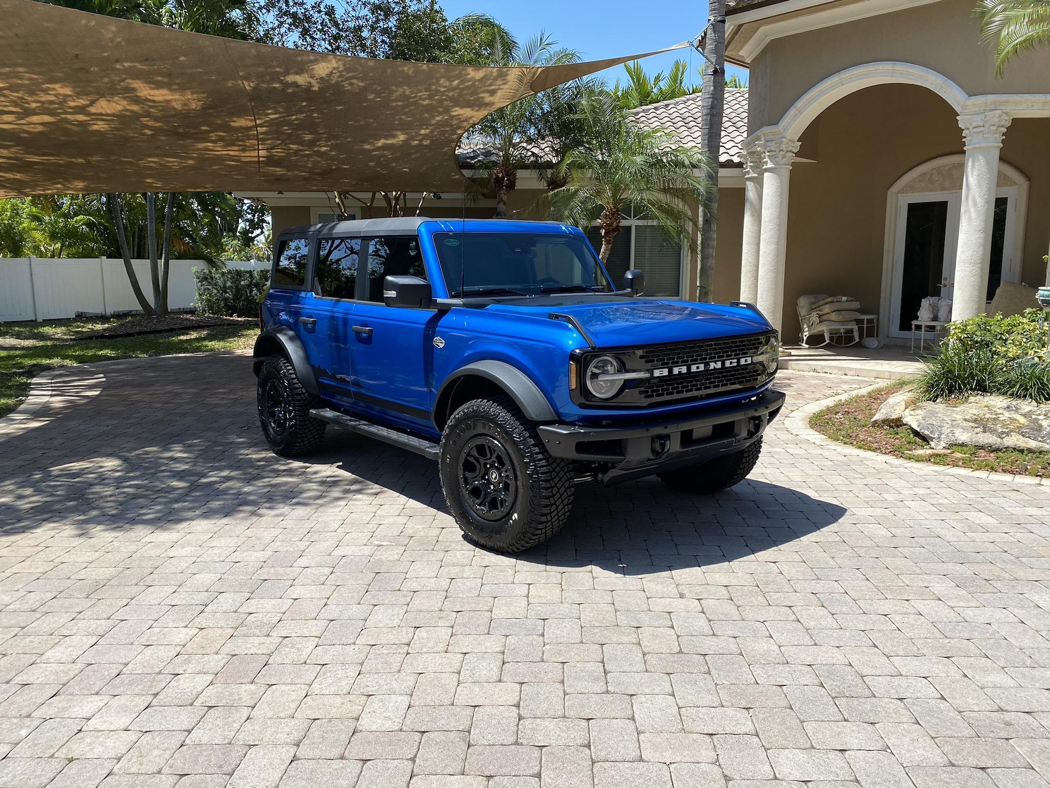 Ford Bronco VELOCITY BLUE Bronco Club zBKXfZ5