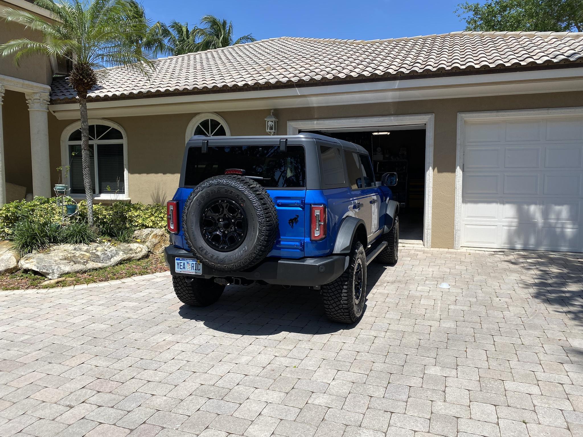 Ford Bronco VELOCITY BLUE Bronco Club H8uGyUX