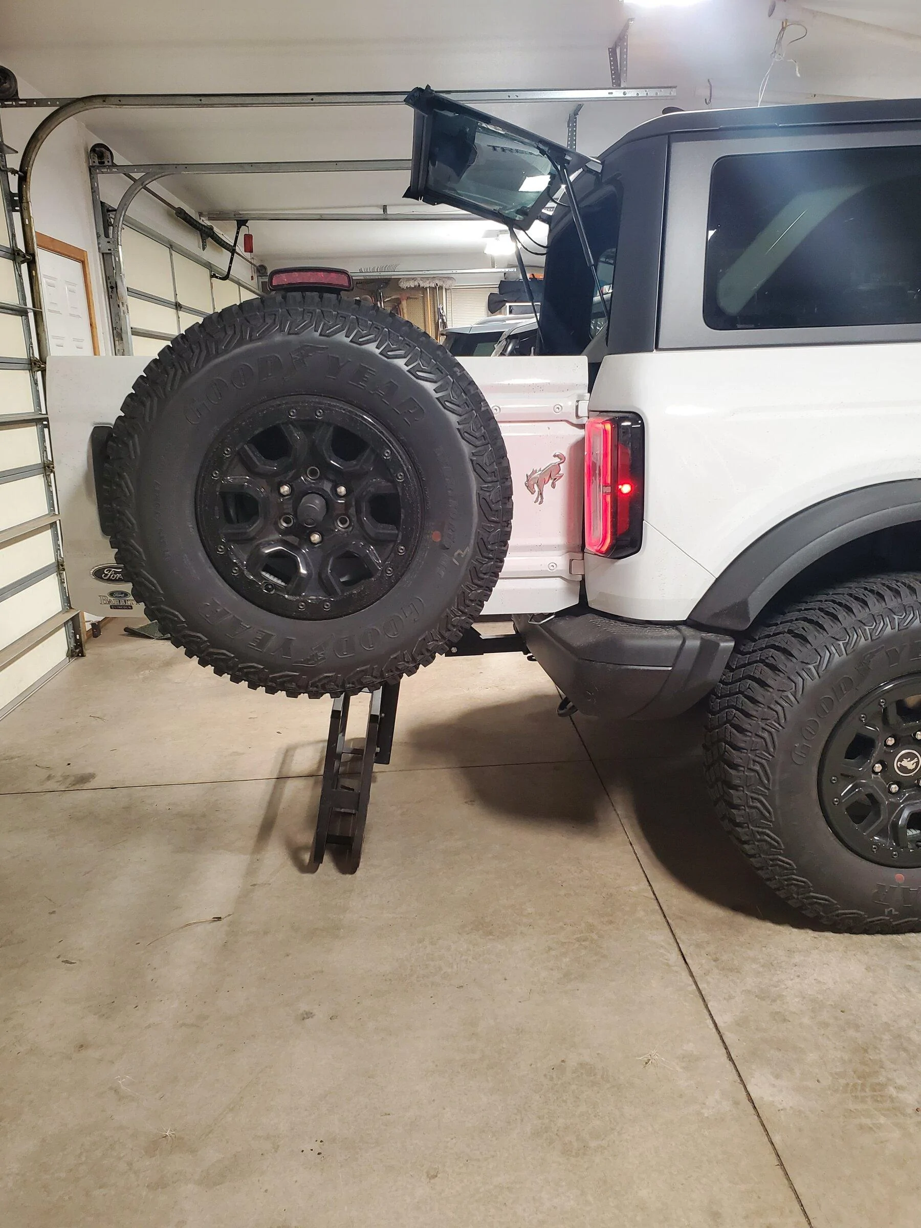 Ford Bronco Rear cargo carrier modified 20220401_070910
