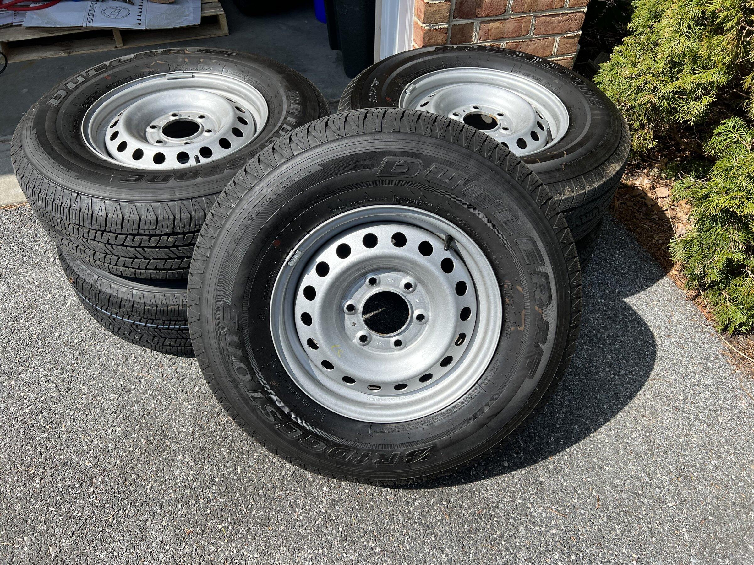Ford Bronco *Free*  5 Base wheels and Tires 8F308B8A-C60B-47BC-BDEC-7A71B92F5A97