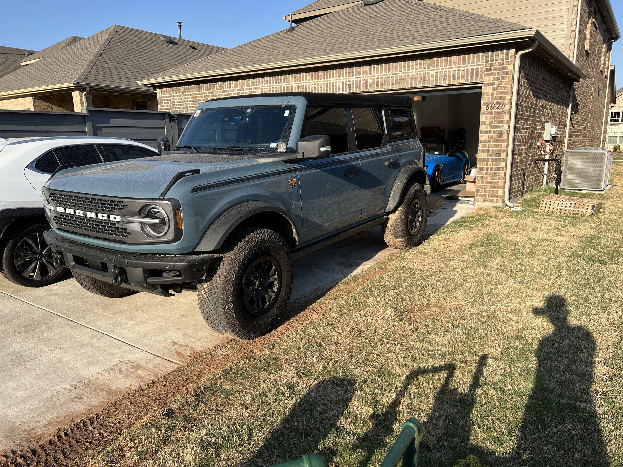 Ford Bronco Mo's Bronco 4C0C9B45-2600-464E-BCE7-6272AB3BD0AD