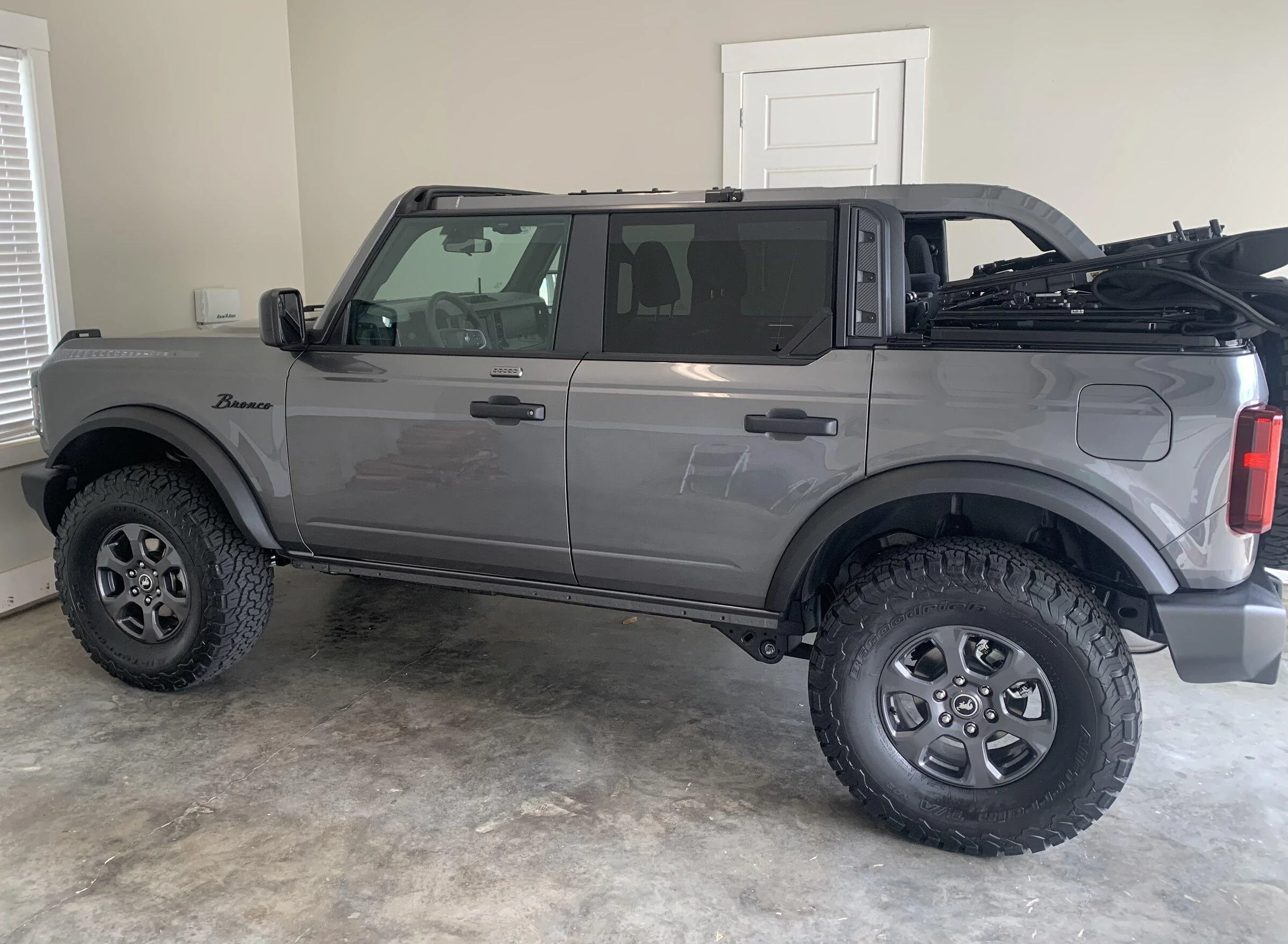 Ford Bronco CARBONIZED GRAY Bronco Club E6543A1E-8EA2-4267-89FE-A4A063831287
