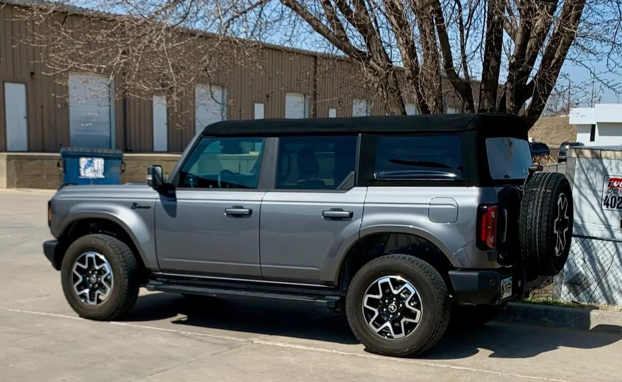 Ford Bronco ADV Fiberglass fenders on a pretty much stock Bronco 61D089DE-57D7-484C-987B-5C2CDB8B1784