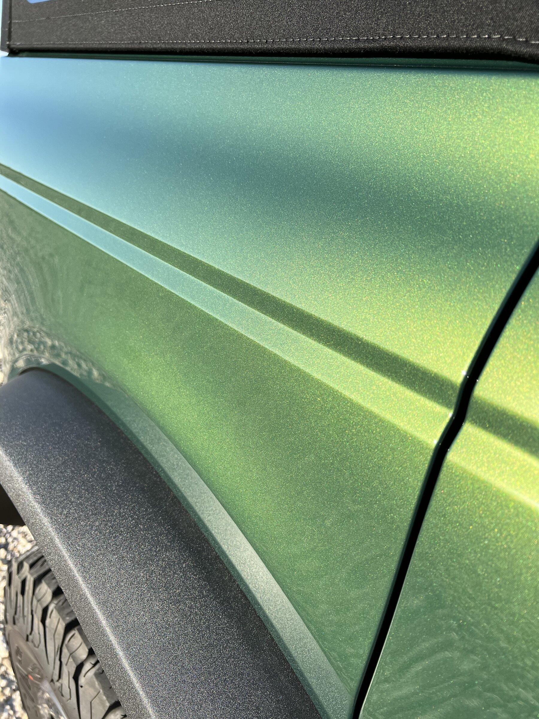 Ford Bronco ERUPTION GREEN Bronco Club 47B98438-F8D2-42BF-81BC-BE43008FE5A4