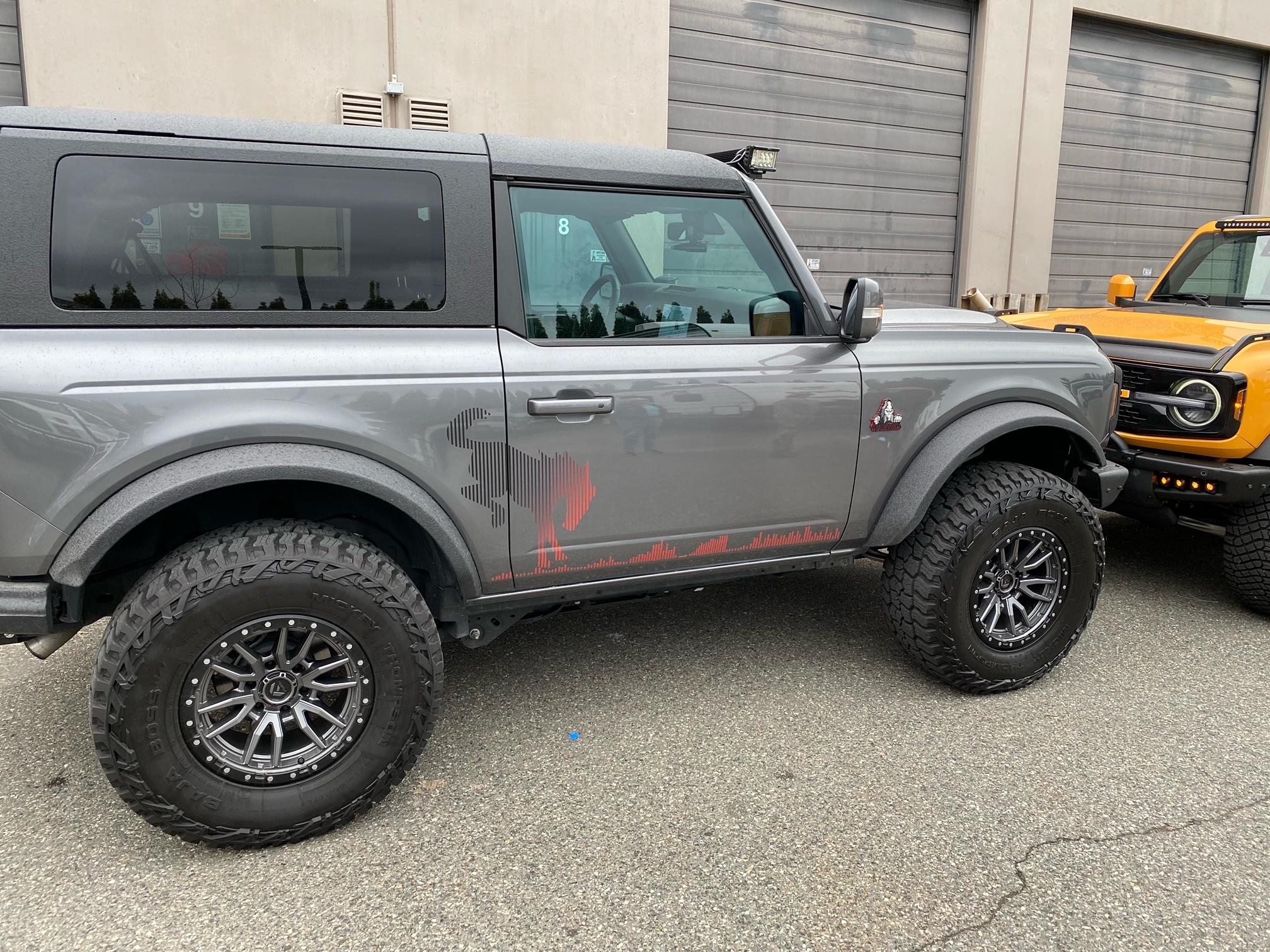 Ford Bronco CARBONIZED GRAY Bronco Club image2 (18)