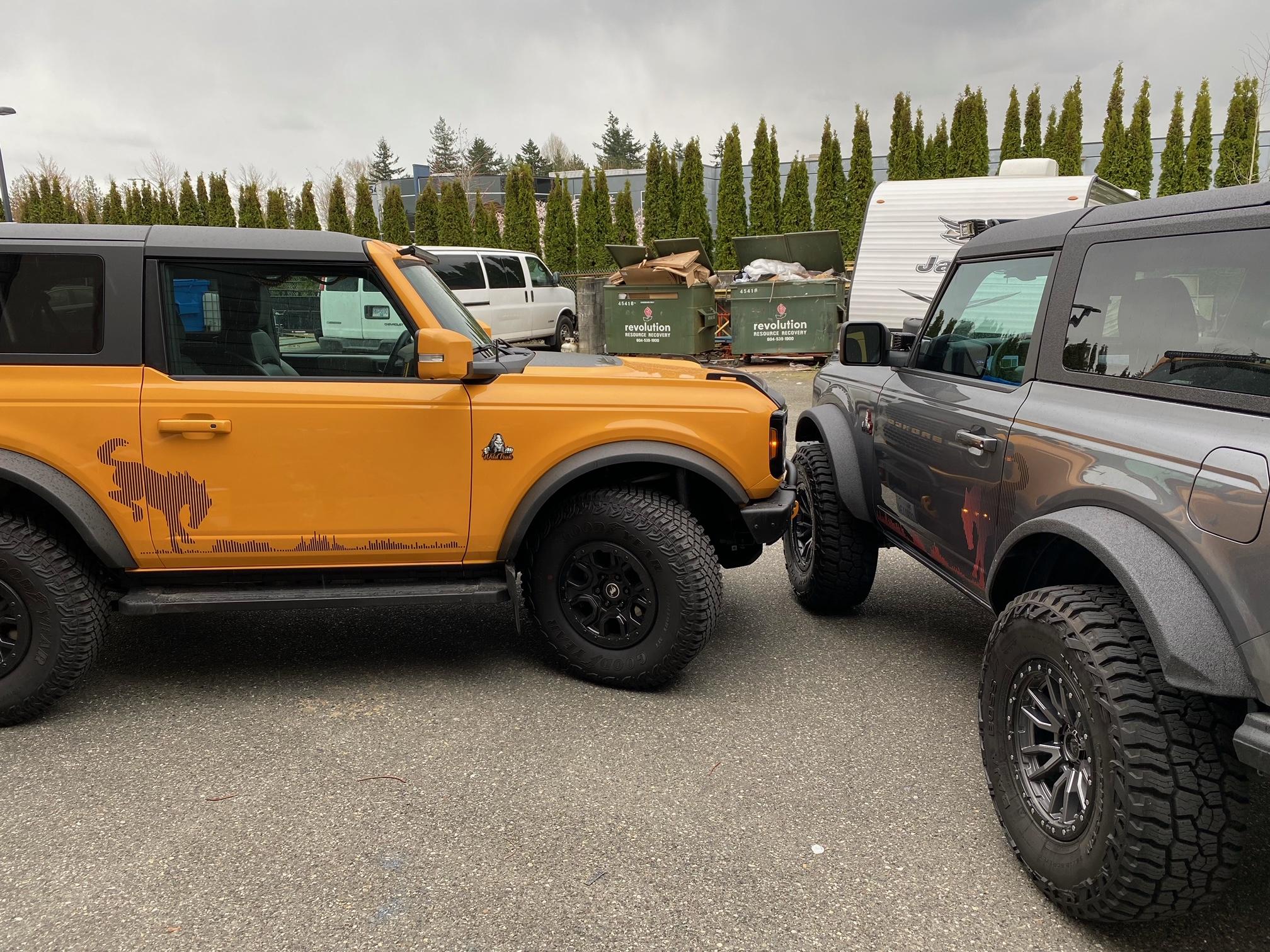 Ford Bronco CARBONIZED GRAY Bronco Club image2 (19)