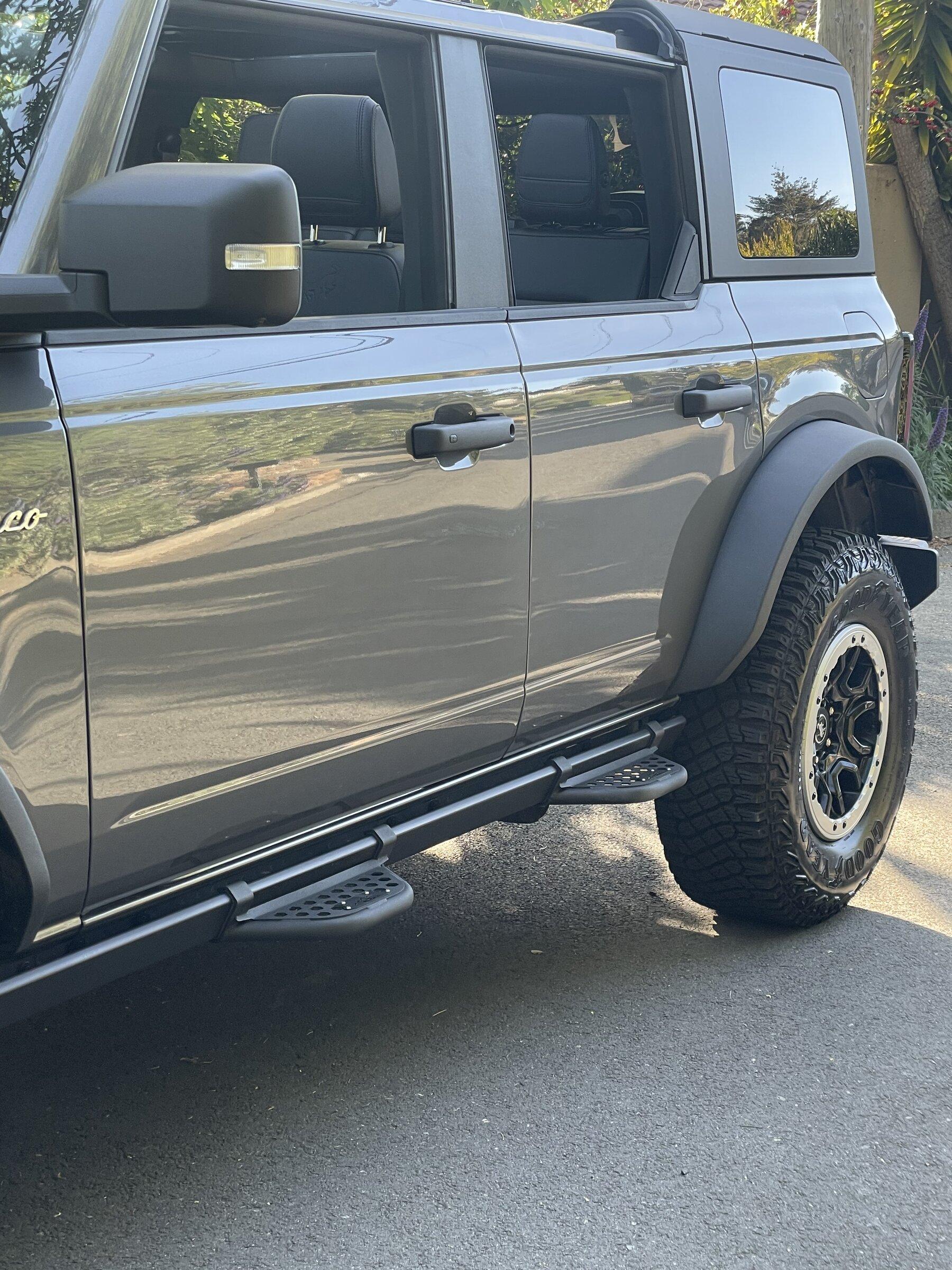 Ford Bronco CARBONIZED GRAY Bronco Club D0C7F34B-1F3D-445E-8583-BD35F252F989
