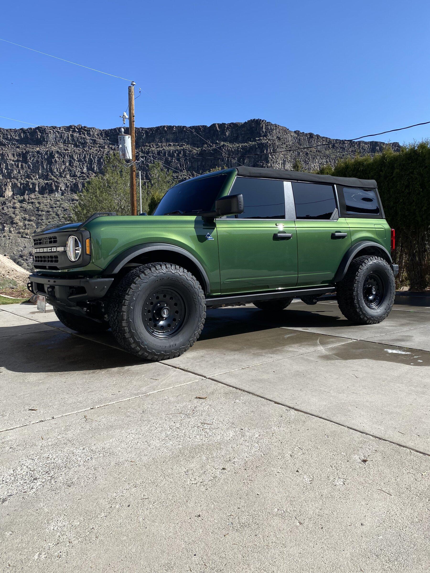 Ford Bronco ERUPTION GREEN Bronco Club EF2CA6B3-C08F-4630-BDA0-C84857054259