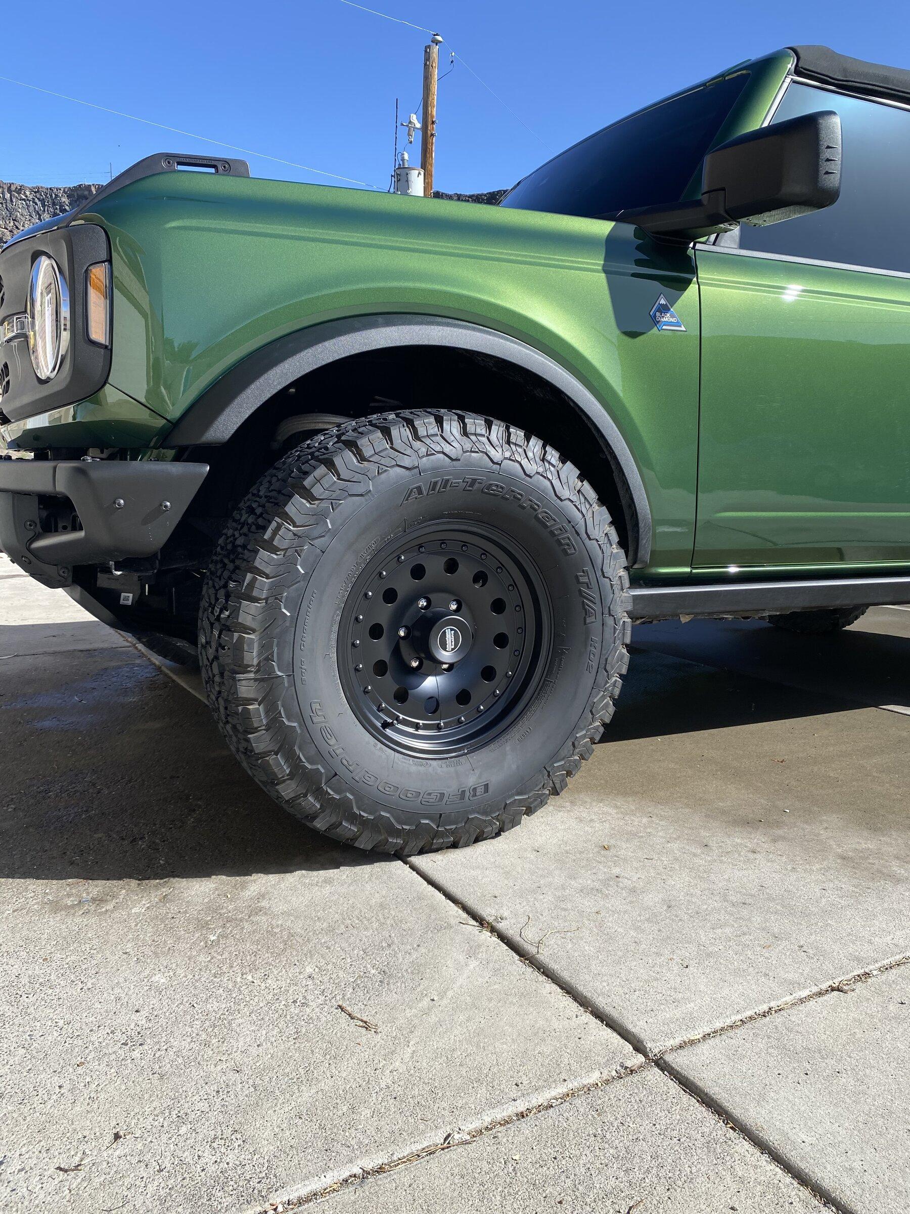 Ford Bronco ERUPTION GREEN Bronco Club 004B9311-D7FC-49AE-B482-2DCB5125E290