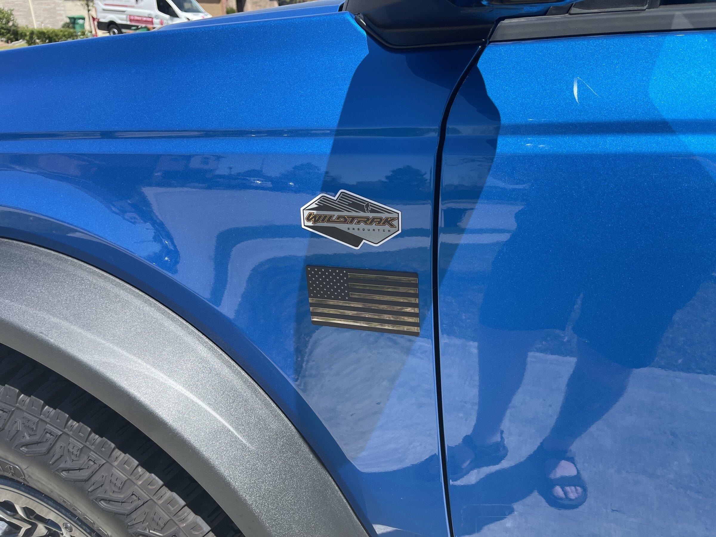 Ford Bronco VELOCITY BLUE Bronco Club 39349CB0-AE66-44E1-B0E9-2C4DA92C3AD8