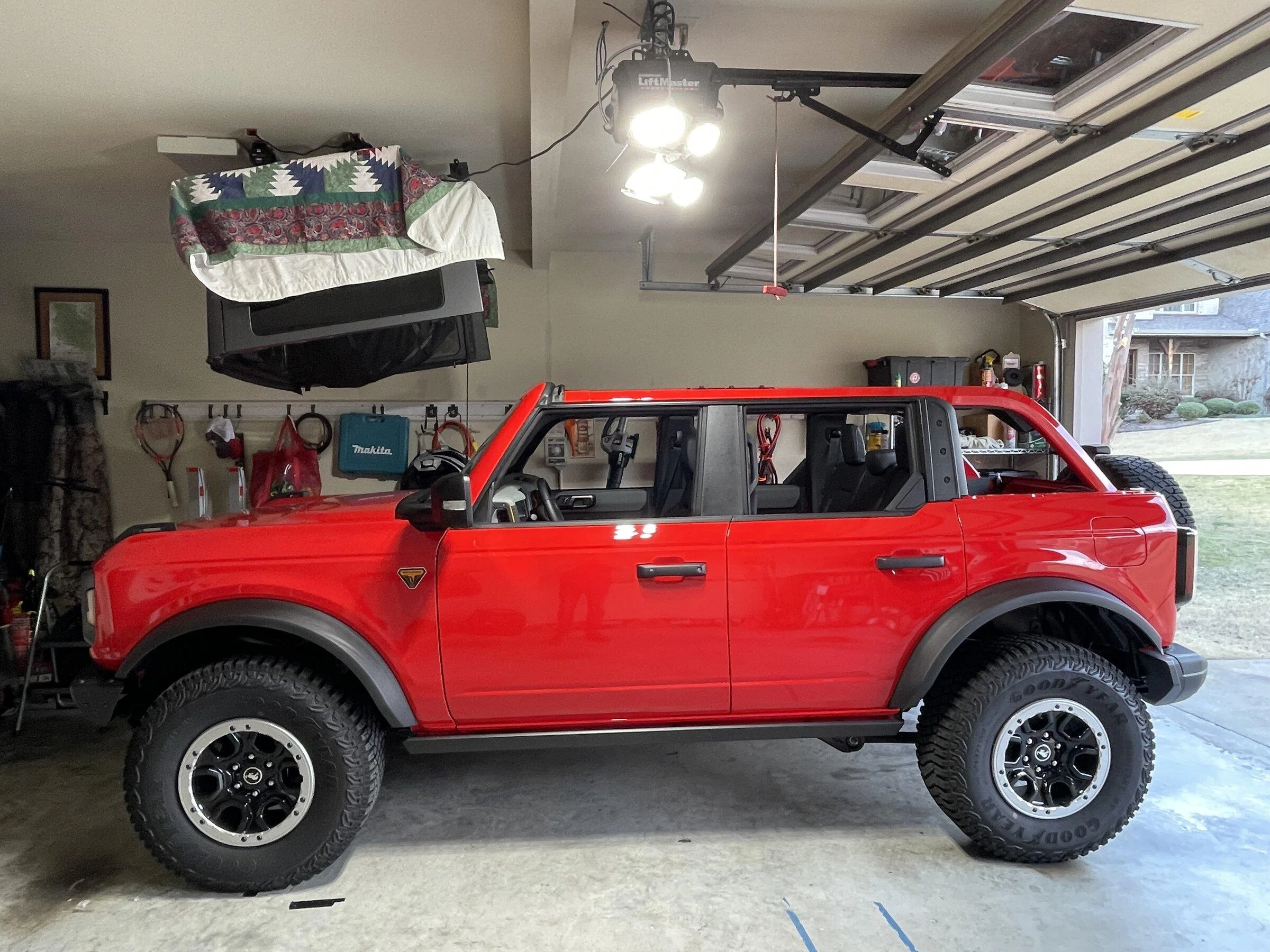 Ford Bronco Anyone with top panel storage rack ideas? IMG_5286