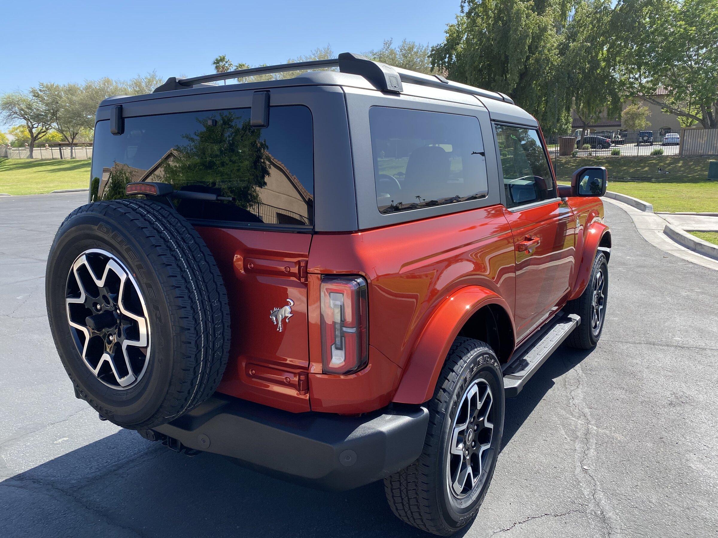 Ford Bronco HOT PEPPER RED Bronco Club D6BCD84C-69D0-4A32-B605-4F36D890DB5A