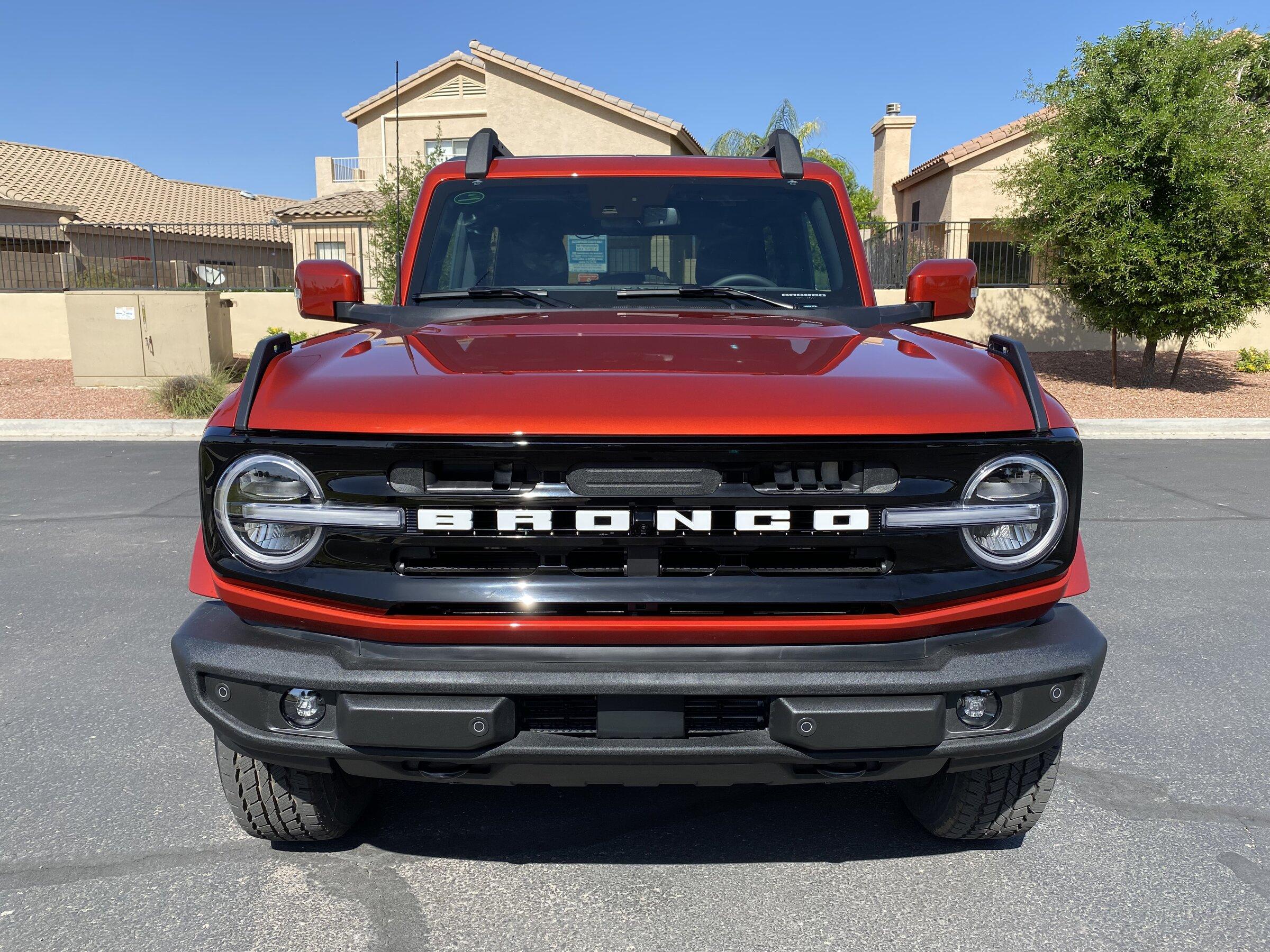 Ford Bronco HOT PEPPER RED Bronco Club F60EE7B9-0B8D-4969-9903-C5B9ABE8701A