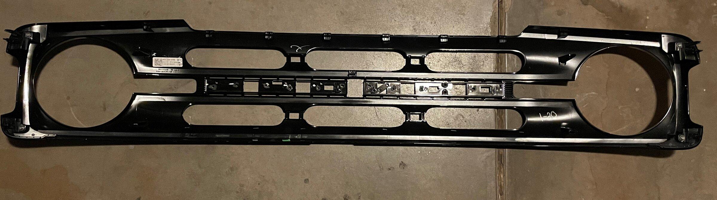 Ford Bronco Outer Banks OEM Grille - $395 2022-03-13 19.27.30