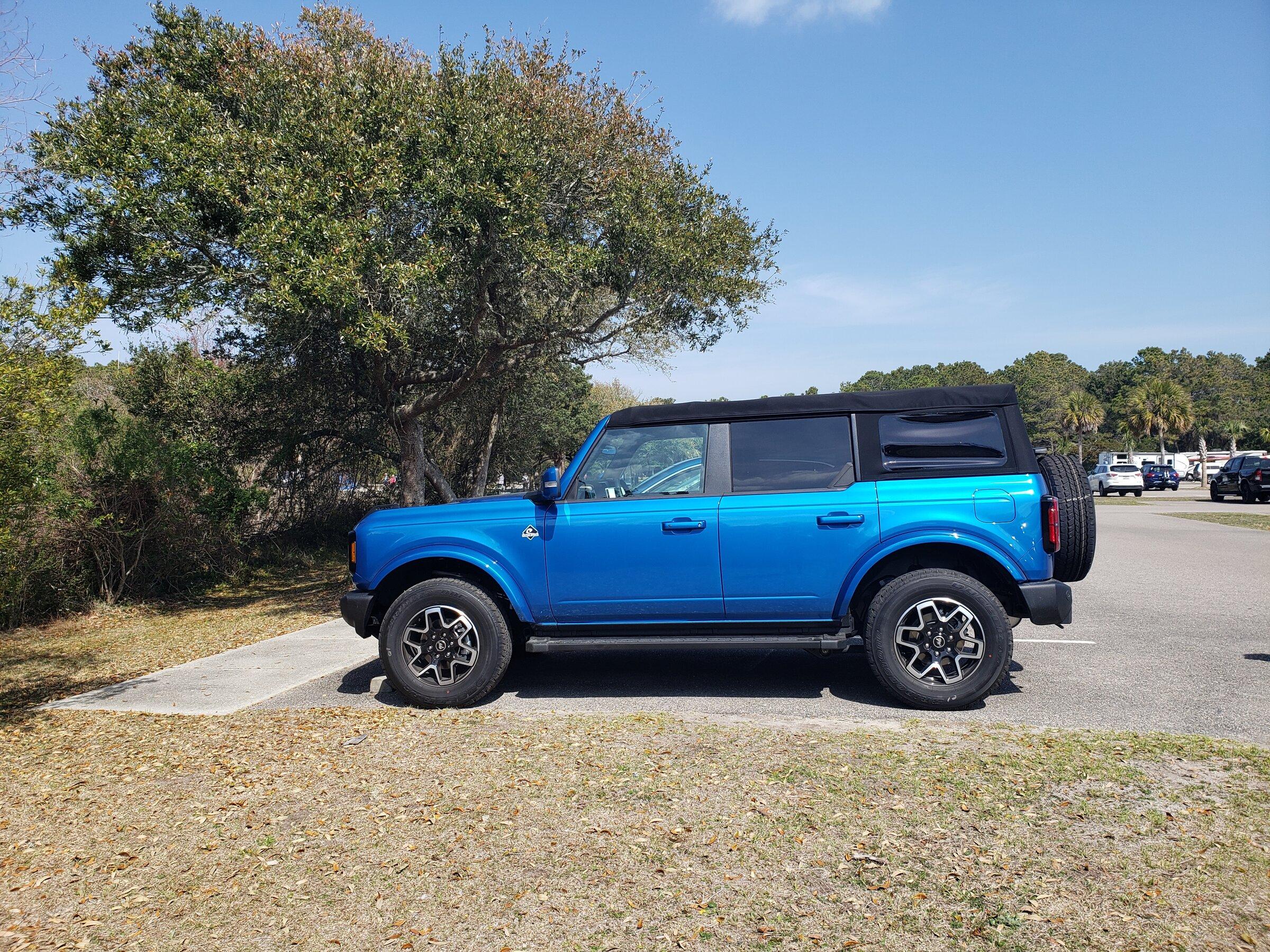 Ford Bronco VELOCITY BLUE Bronco Club 20220305_125925