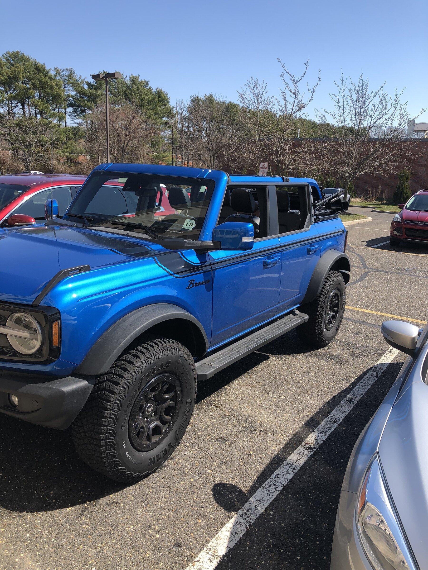 Ford Bronco VELOCITY BLUE Bronco Club C8196E55-99DA-47C5-AD08-7A80DDD32016