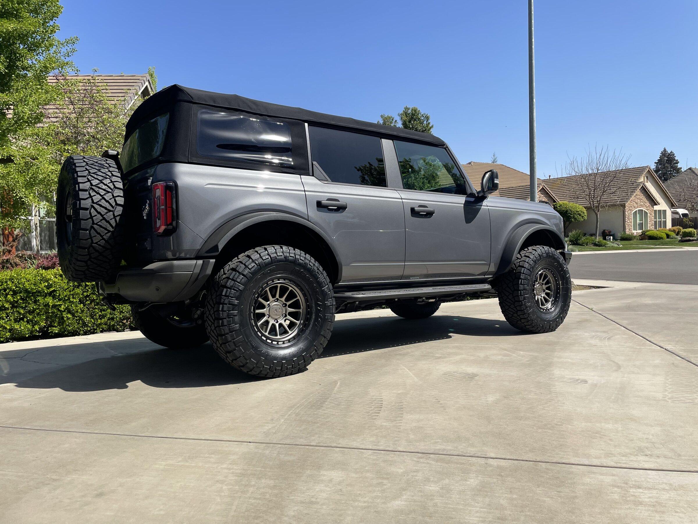 Ford Bronco CARBONIZED GRAY Bronco Club IMG_3435