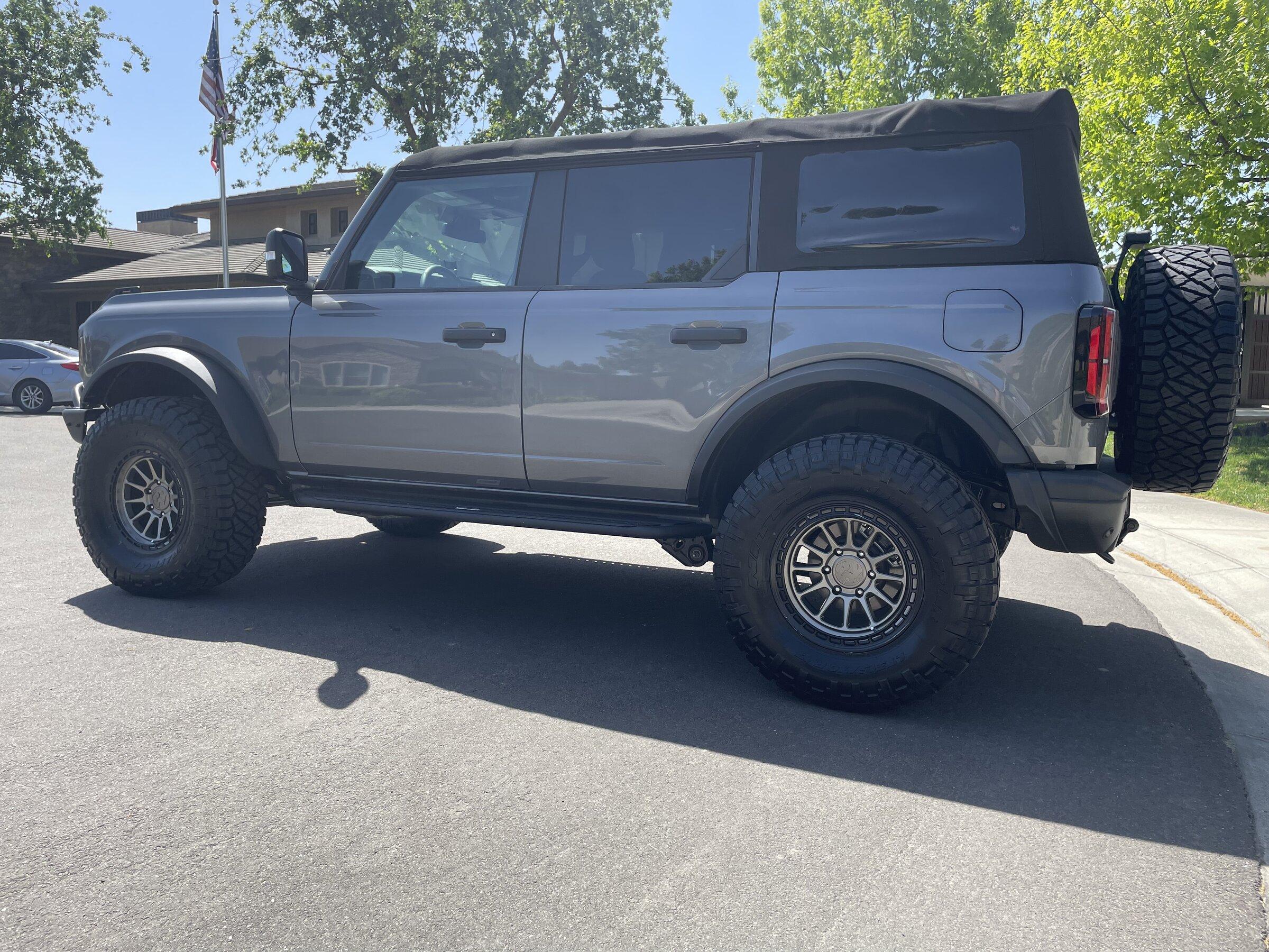 Ford Bronco CARBONIZED GRAY Bronco Club IMG_3433