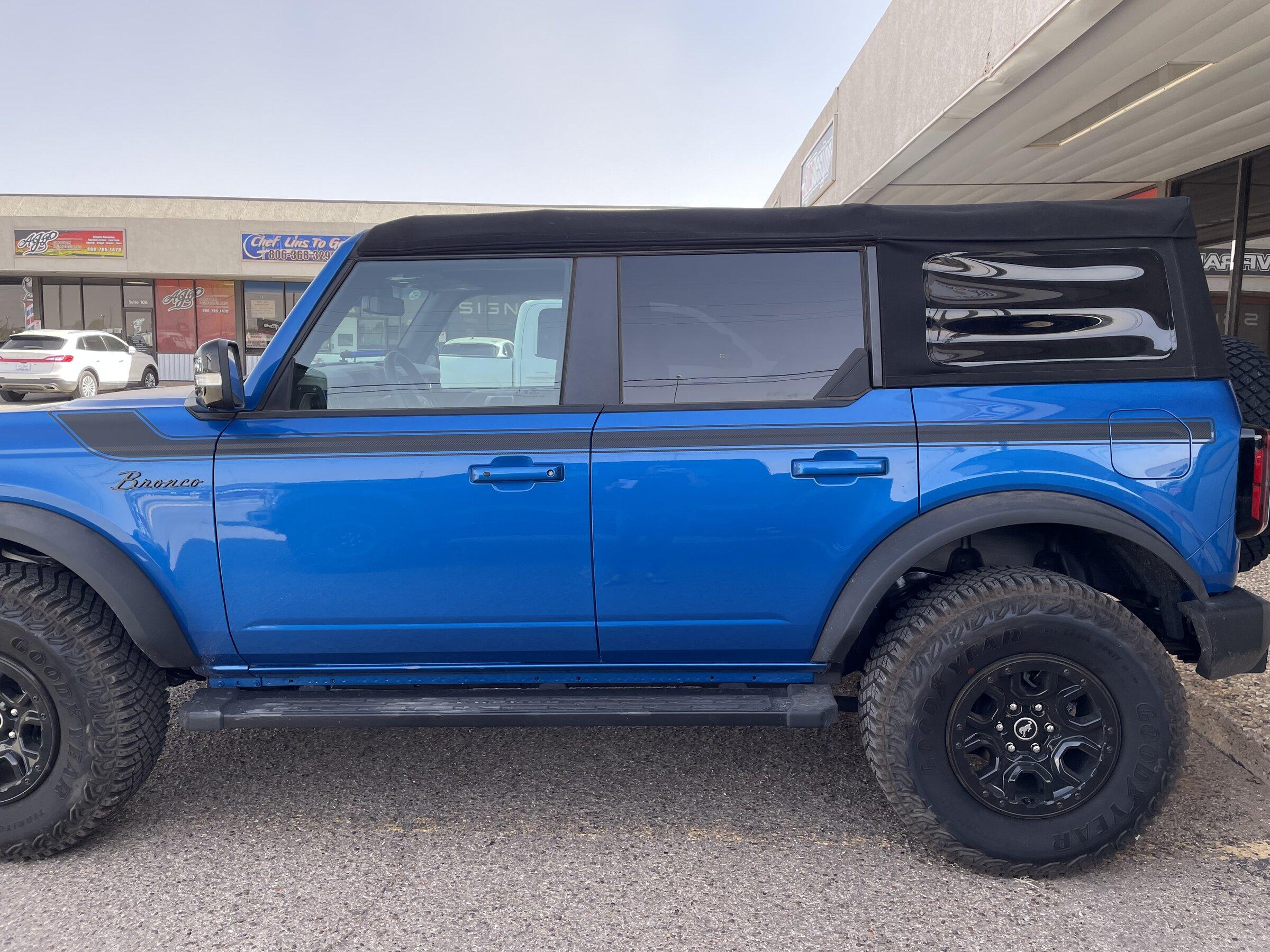 Ford Bronco VELOCITY BLUE Bronco Club 4EC3D4E5-877A-4847-8B3B-5F8D27B8C713