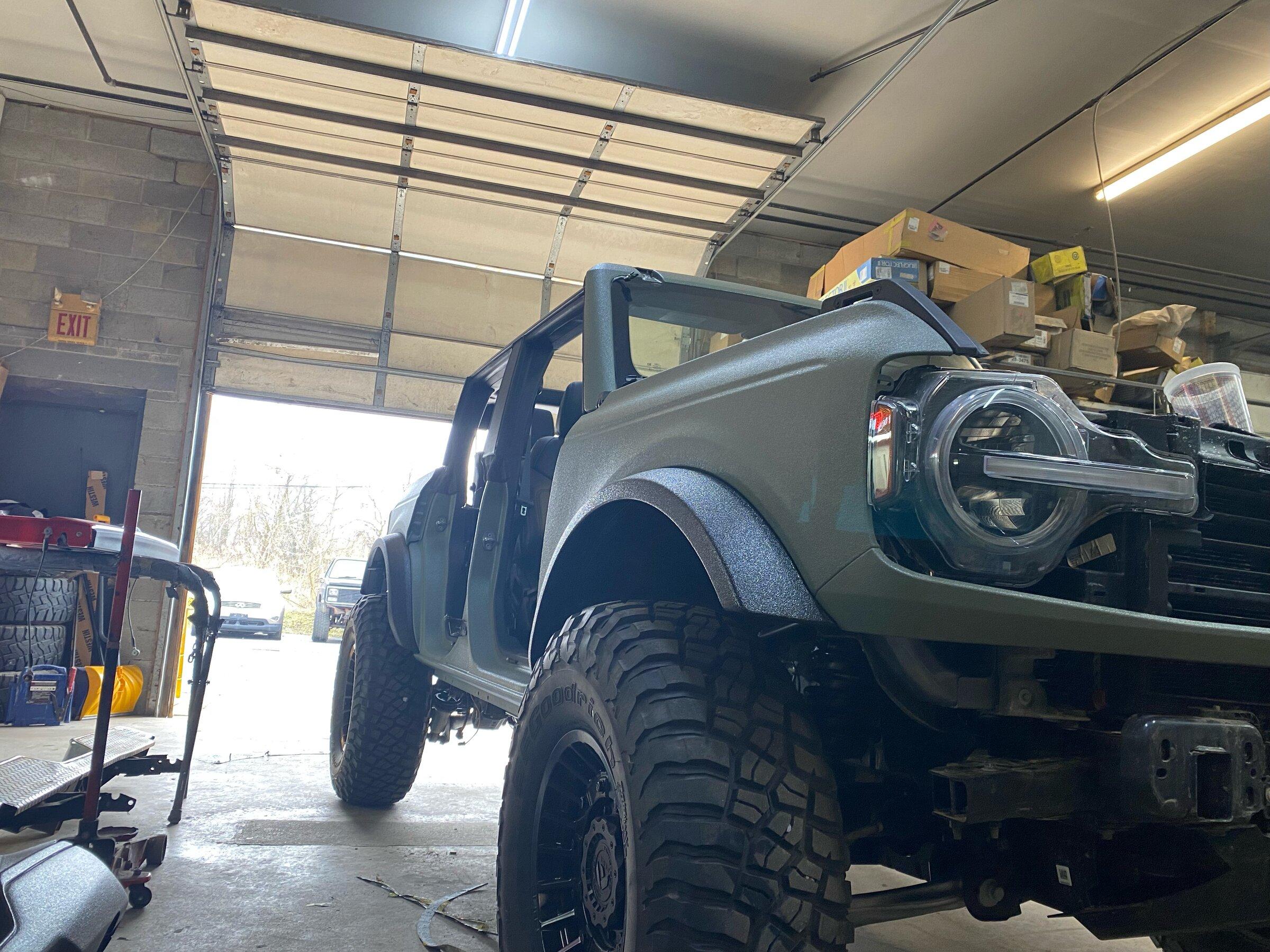 Ford Bronco Fully Line-X the whole bronco f629e18e-88da-4b16-b43f-72680fa3f540-jpe