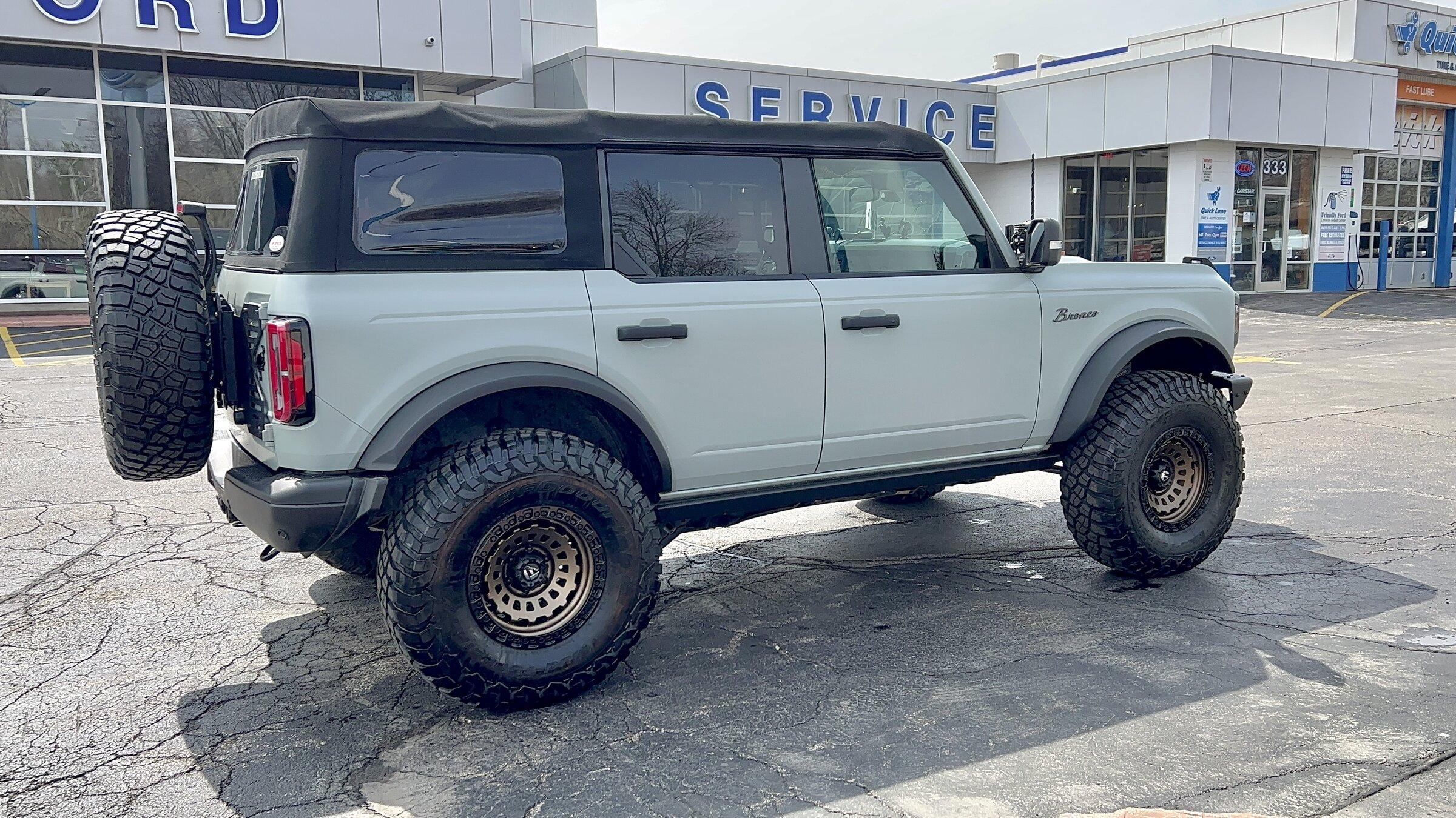 Ford Bronco CACTUS GRAY Bronco Club 813E5261-1309-4ECB-ABEE-2207B5E34F09