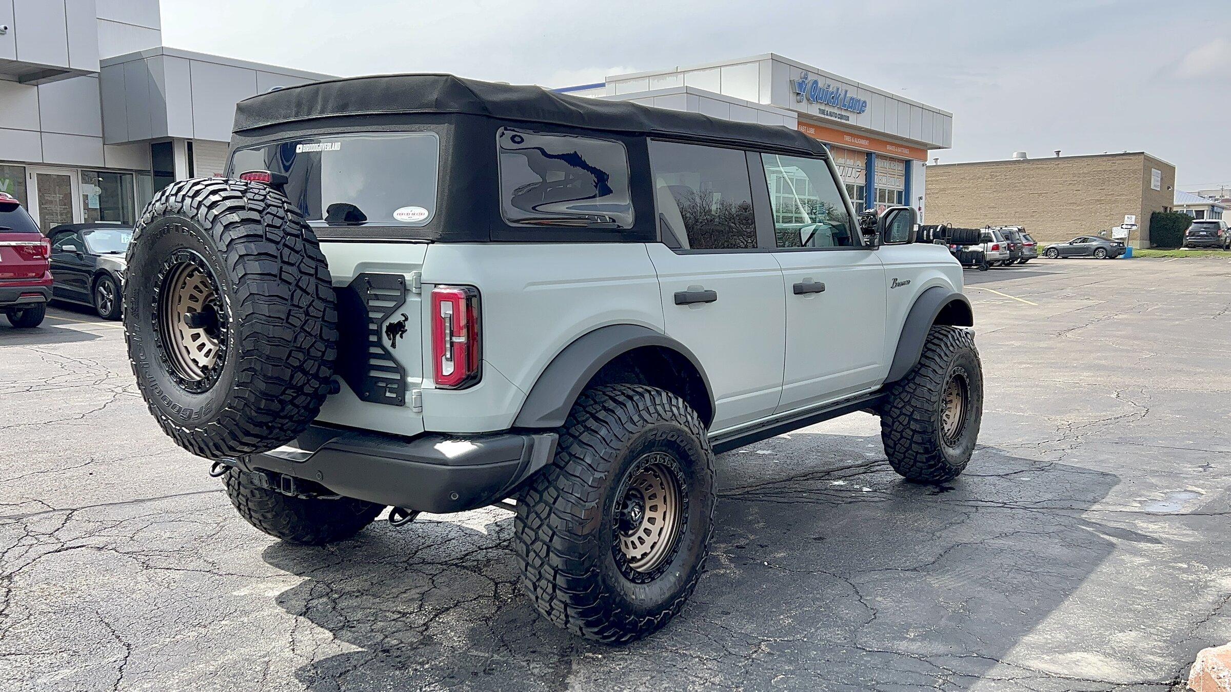 Ford Bronco CACTUS GRAY Bronco Club C9D73259-8F3D-4028-AA49-B853D9439E8E