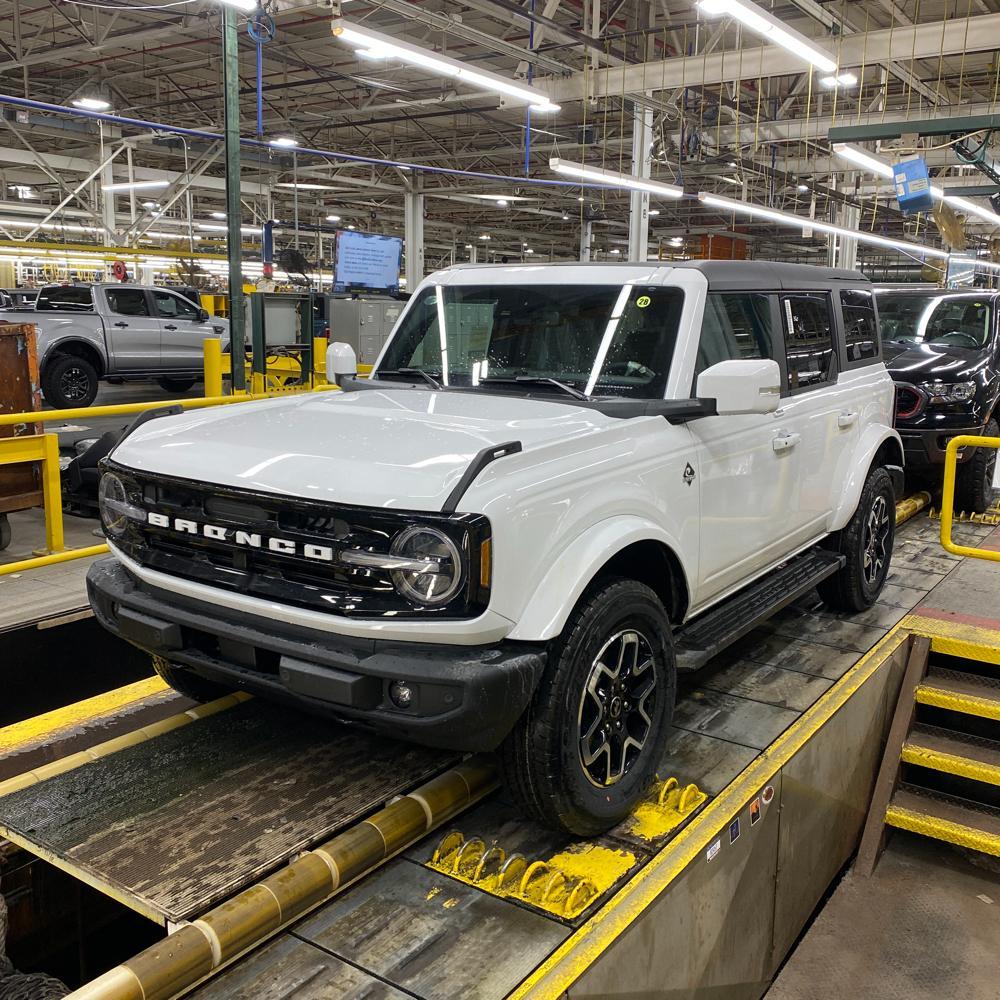 Ford Bronco 2/21/2022 Build Week Group image