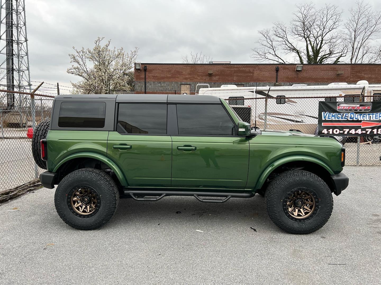 Ford Bronco ERUPTION GREEN Bronco Club 816DC38C-BD52-47ED-9010-72033C7B7C56