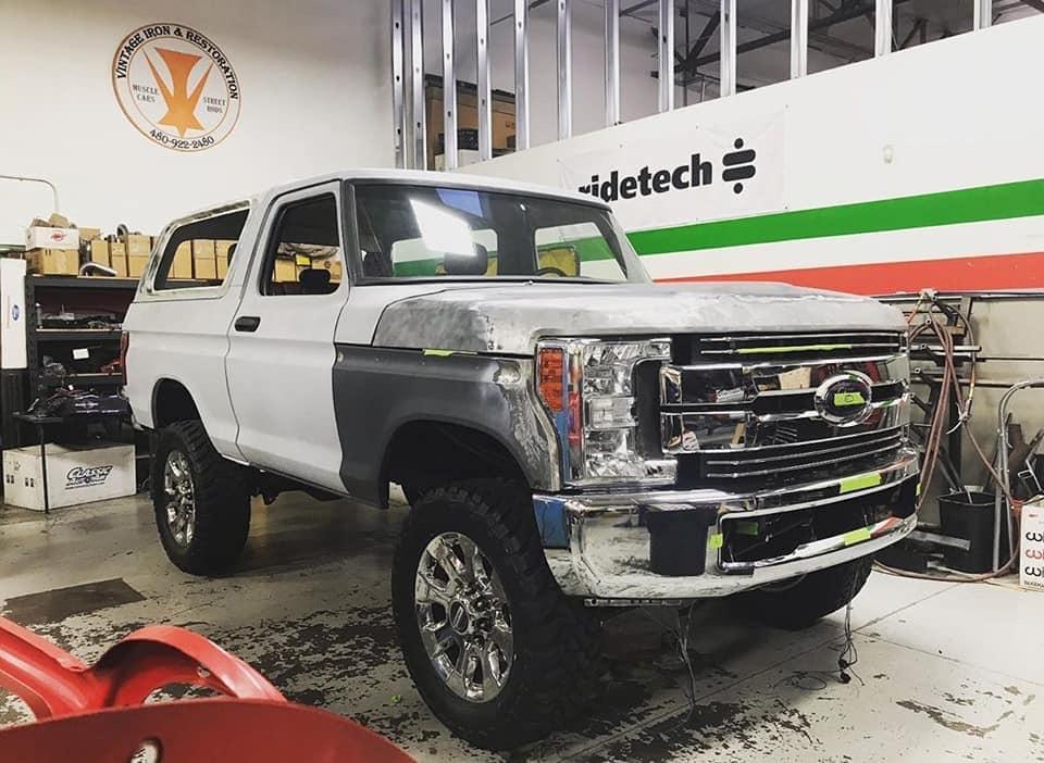 Ford Bronco Full-size old /new Bronco 62AB2A42-3556-40C8-AA69-B1C6608E22DD