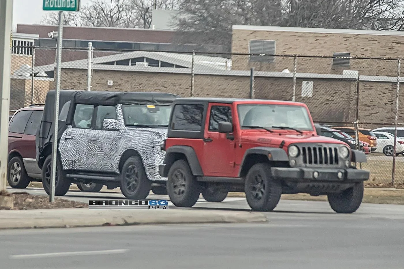 Ford Bronco Spotted: 2021 Bronco VS Jeep Wrangler In The Wild! 2021-Bronco-JK-Jeep-Wrangler-Comparison-Spy-Pics-2