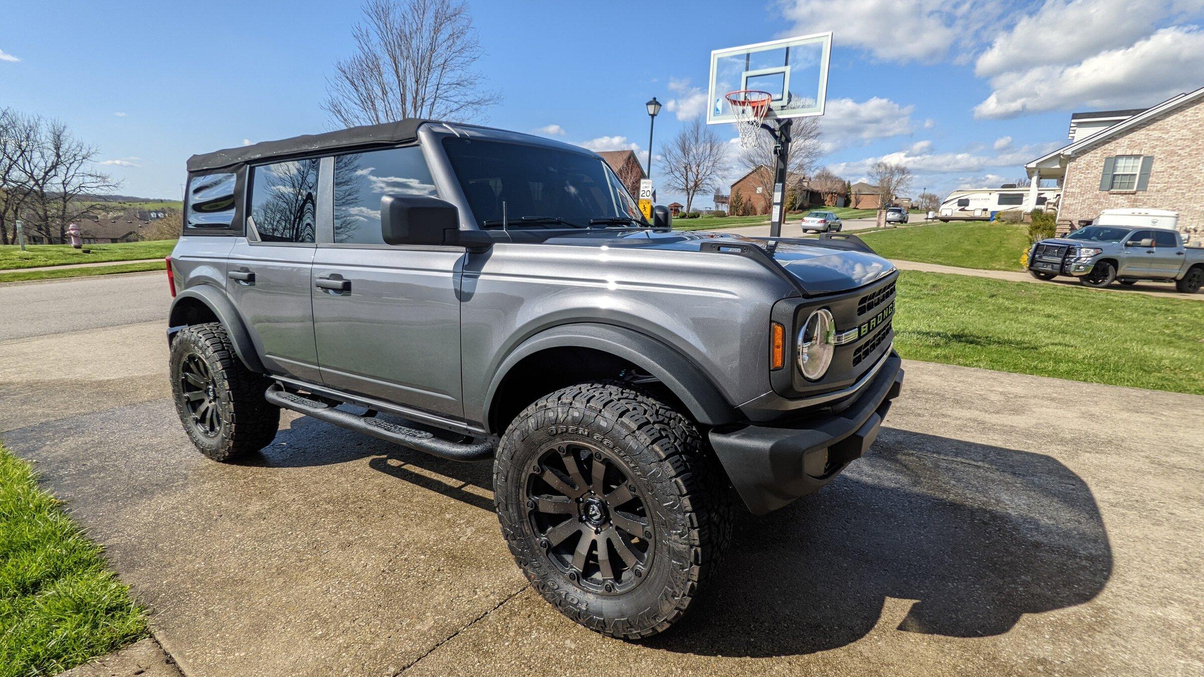 Ford Bronco CARBONIZED GRAY Bronco Club PXL_20220403_203506324