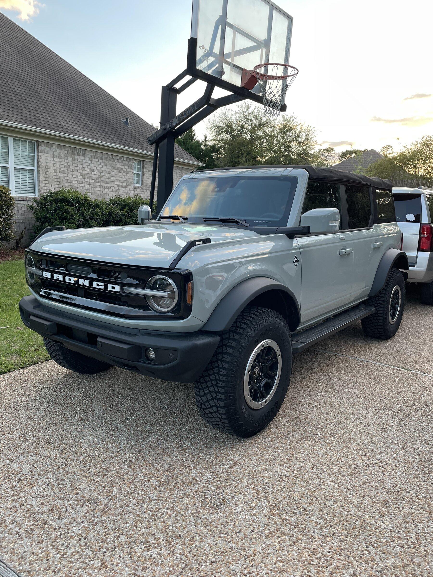 Ford Bronco WTB: 4-Door running boards/tube steps B7C71FC4-8723-4BFF-91DB-EEA9D0E102C5